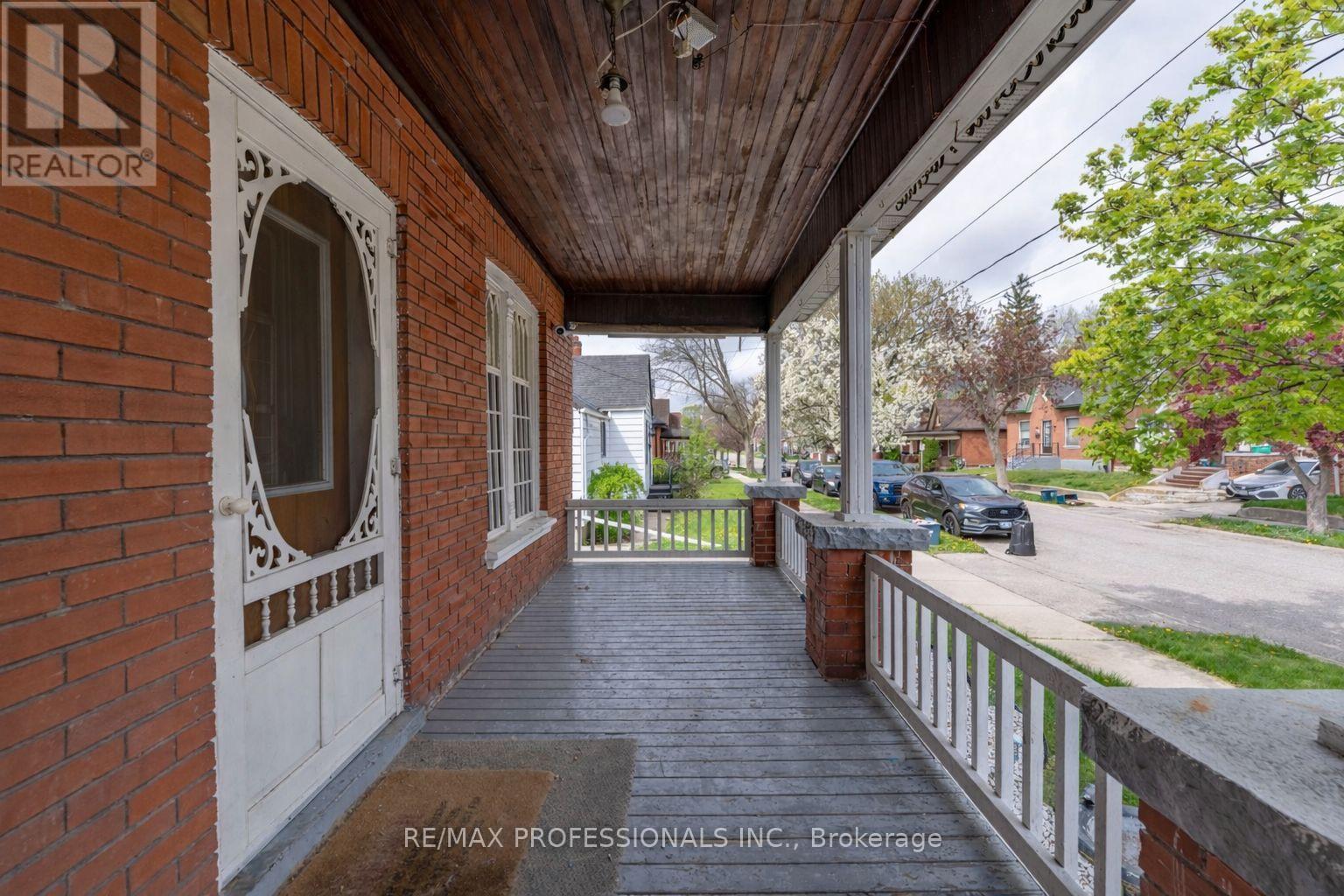 62 STRATHCONA AVENUE - 4