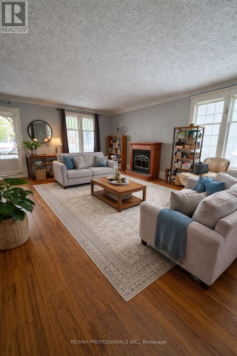 62 STRATHCONA AVENUE - 6