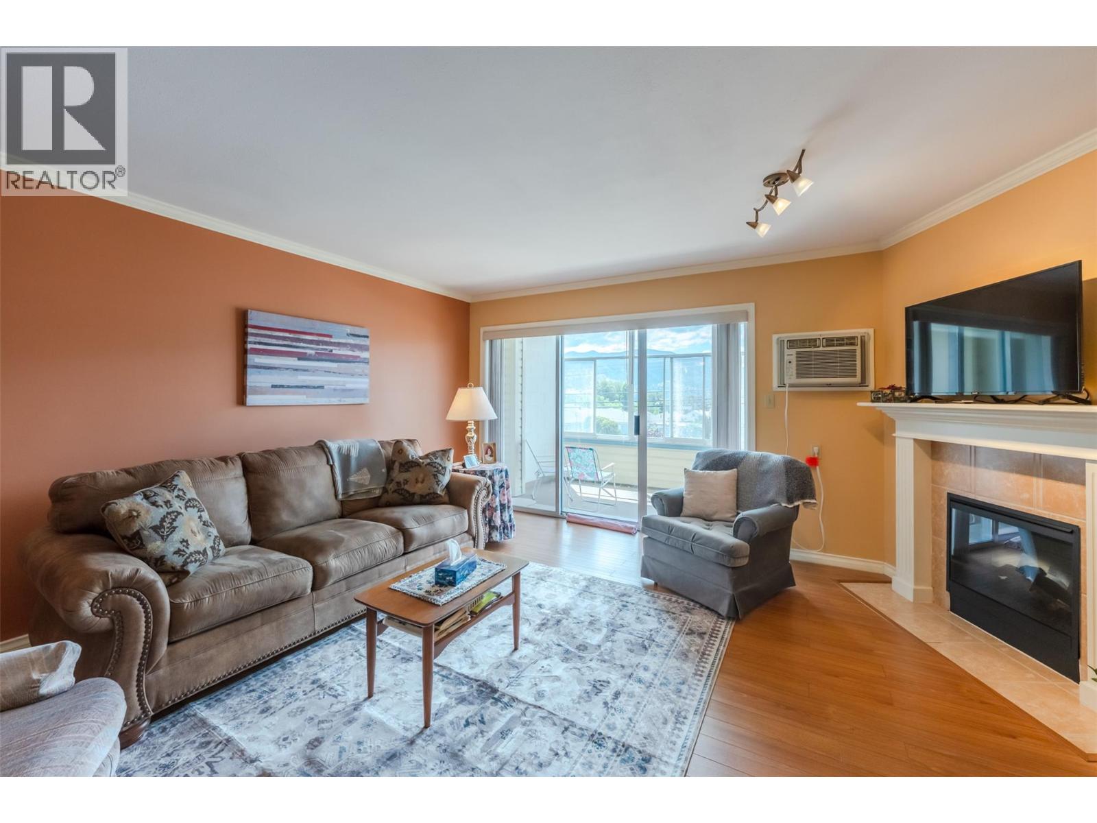 #203 965 King Street - 12