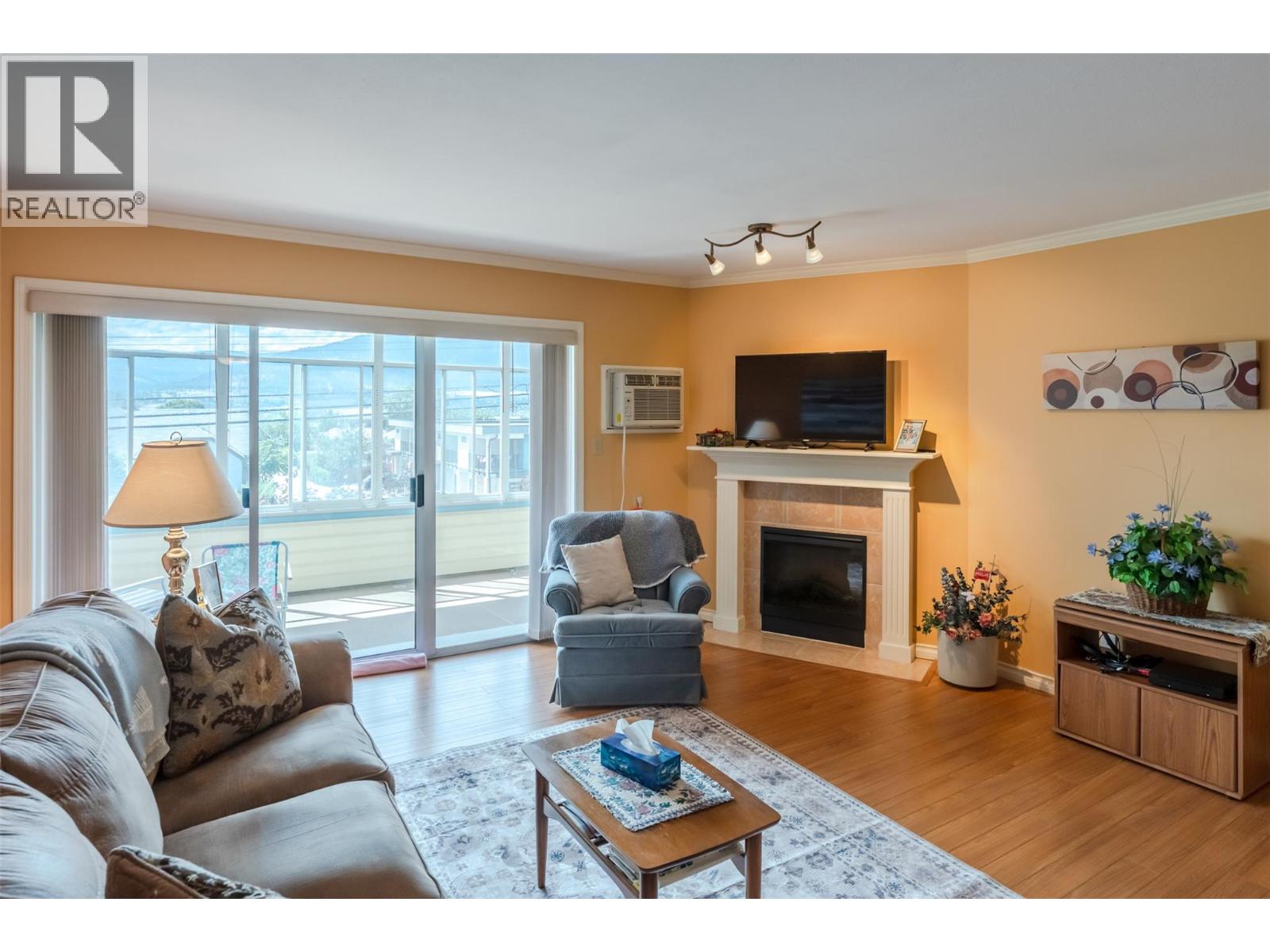 #203 965 King Street - 13