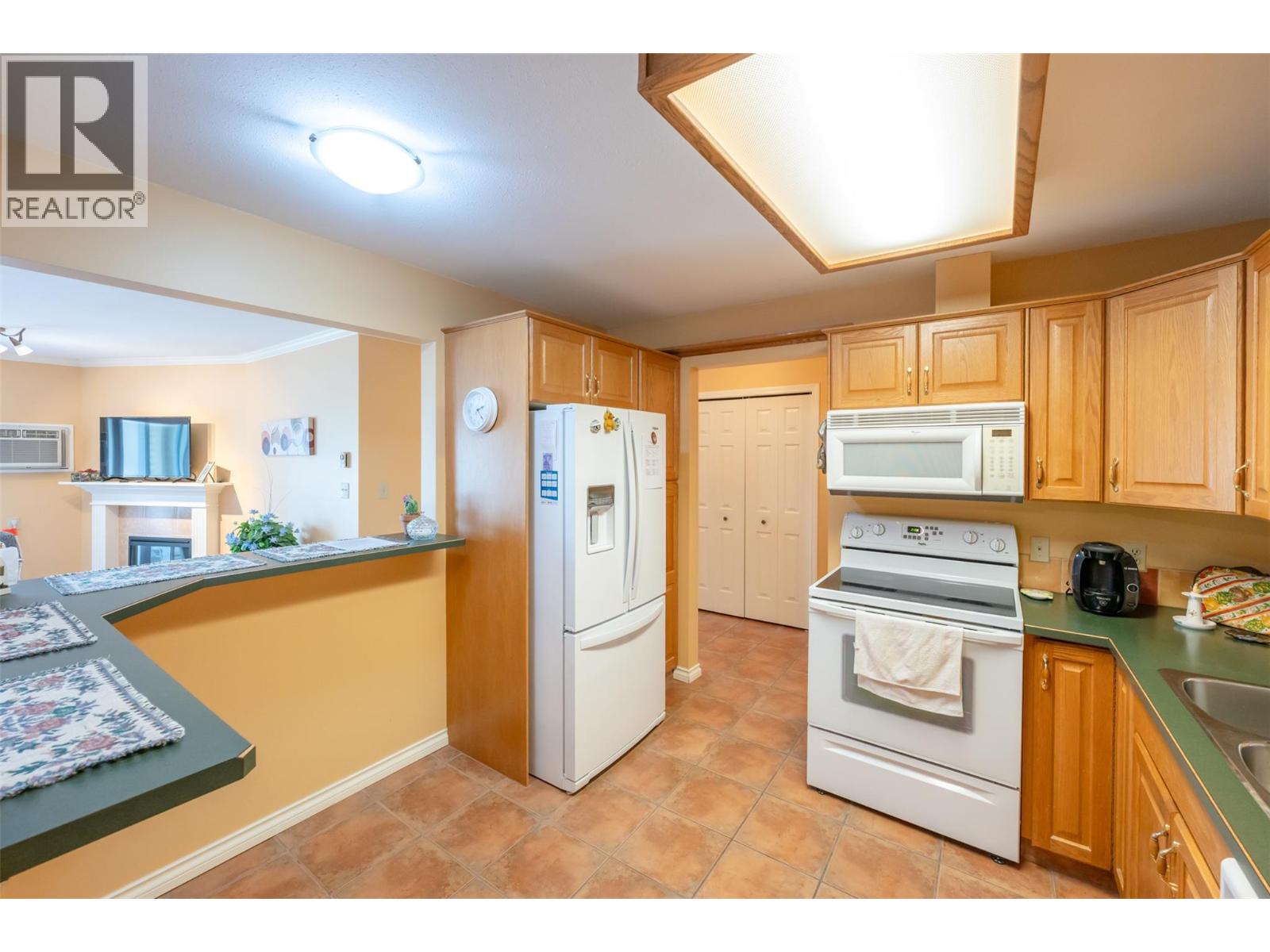 #203 965 King Street - 18