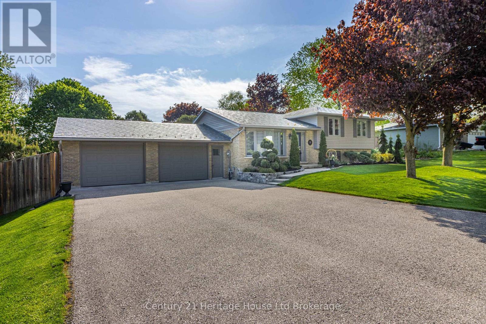 11 MILLARD STREET - 1