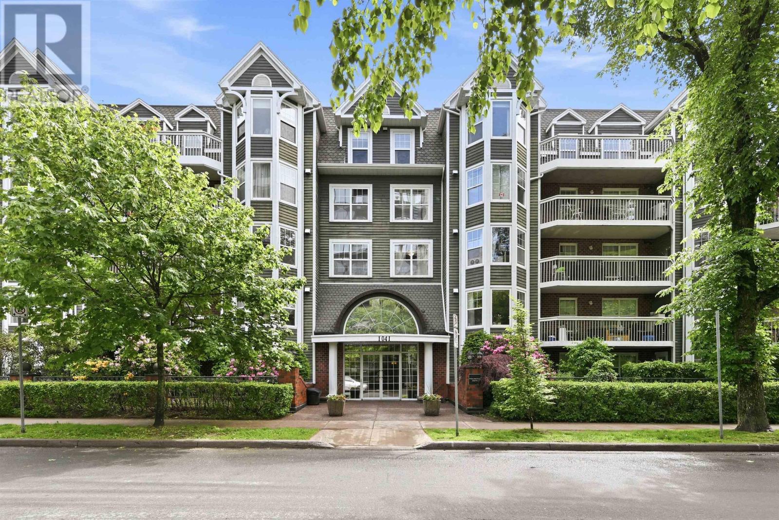 #101 1041 Wellington Street - 1