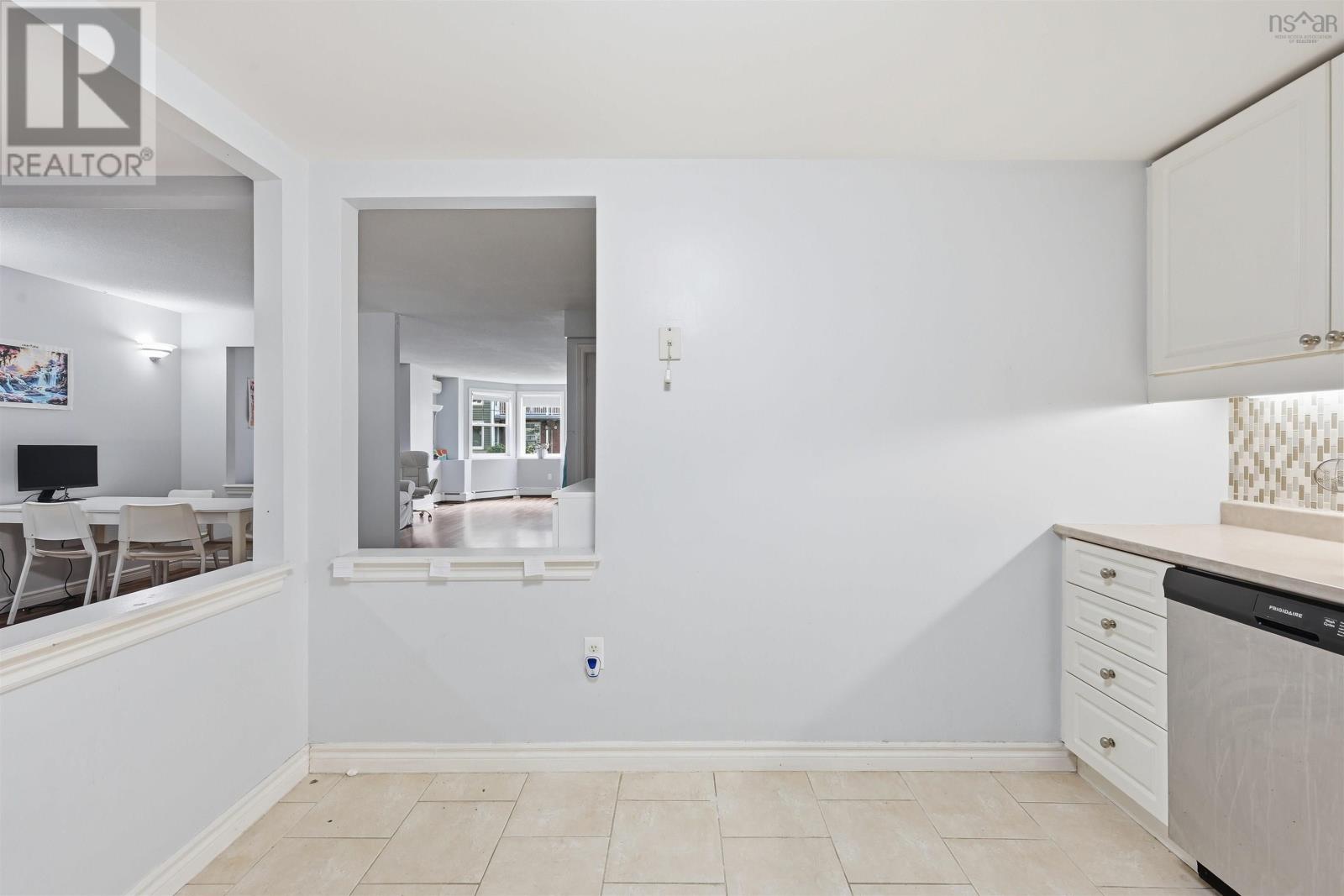 #101 1041 Wellington Street - 10