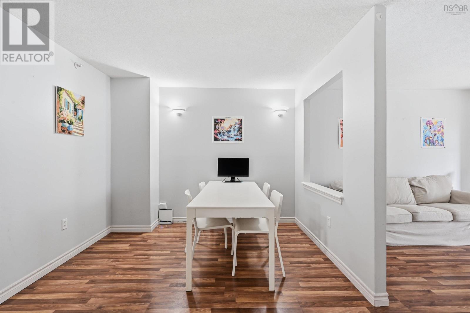 #101 1041 Wellington Street - 11