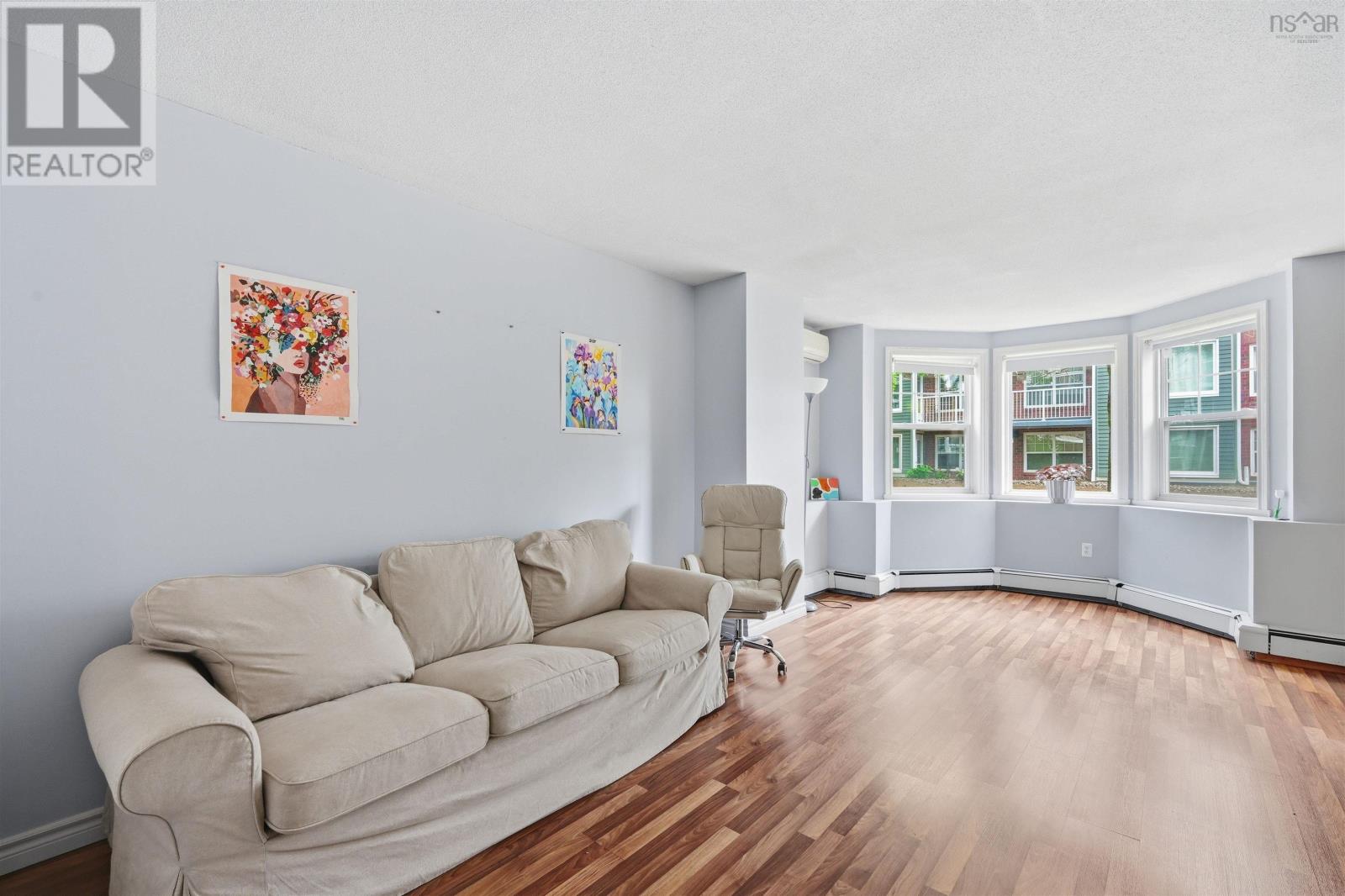 #101 1041 Wellington Street - 14