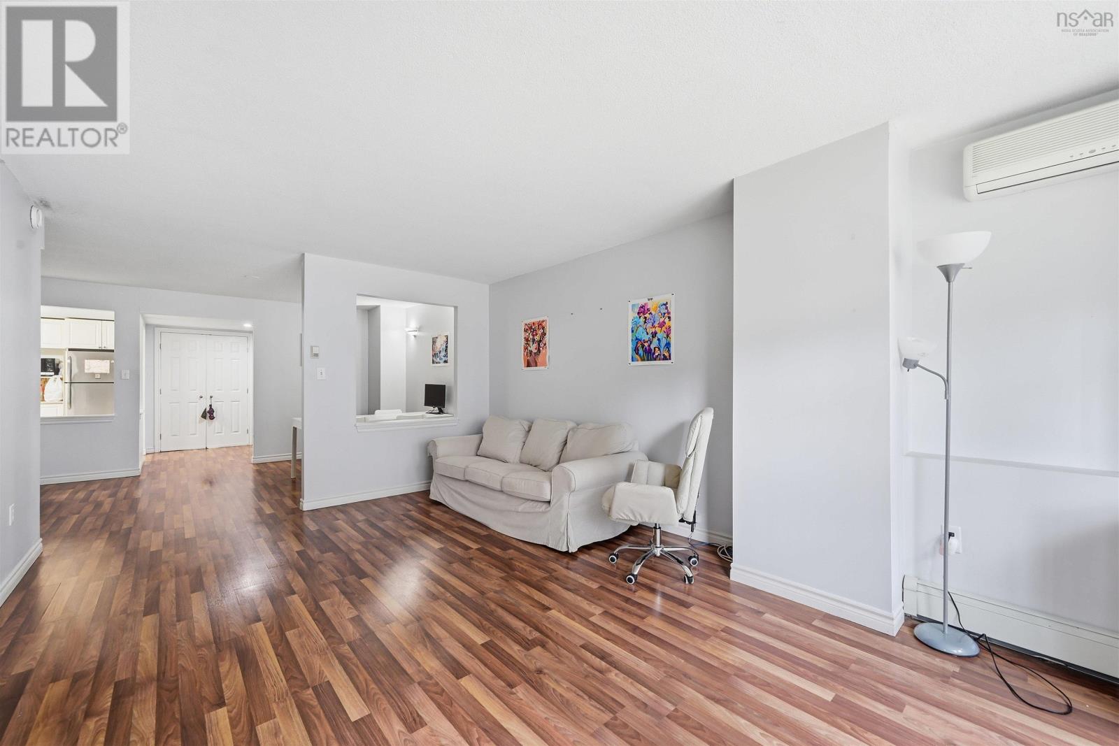 #101 1041 Wellington Street - 16
