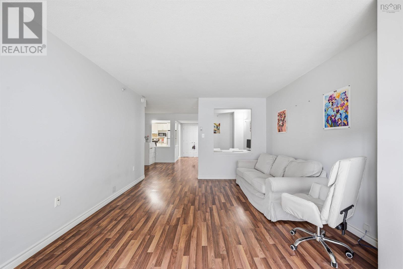 #101 1041 Wellington Street - 17
