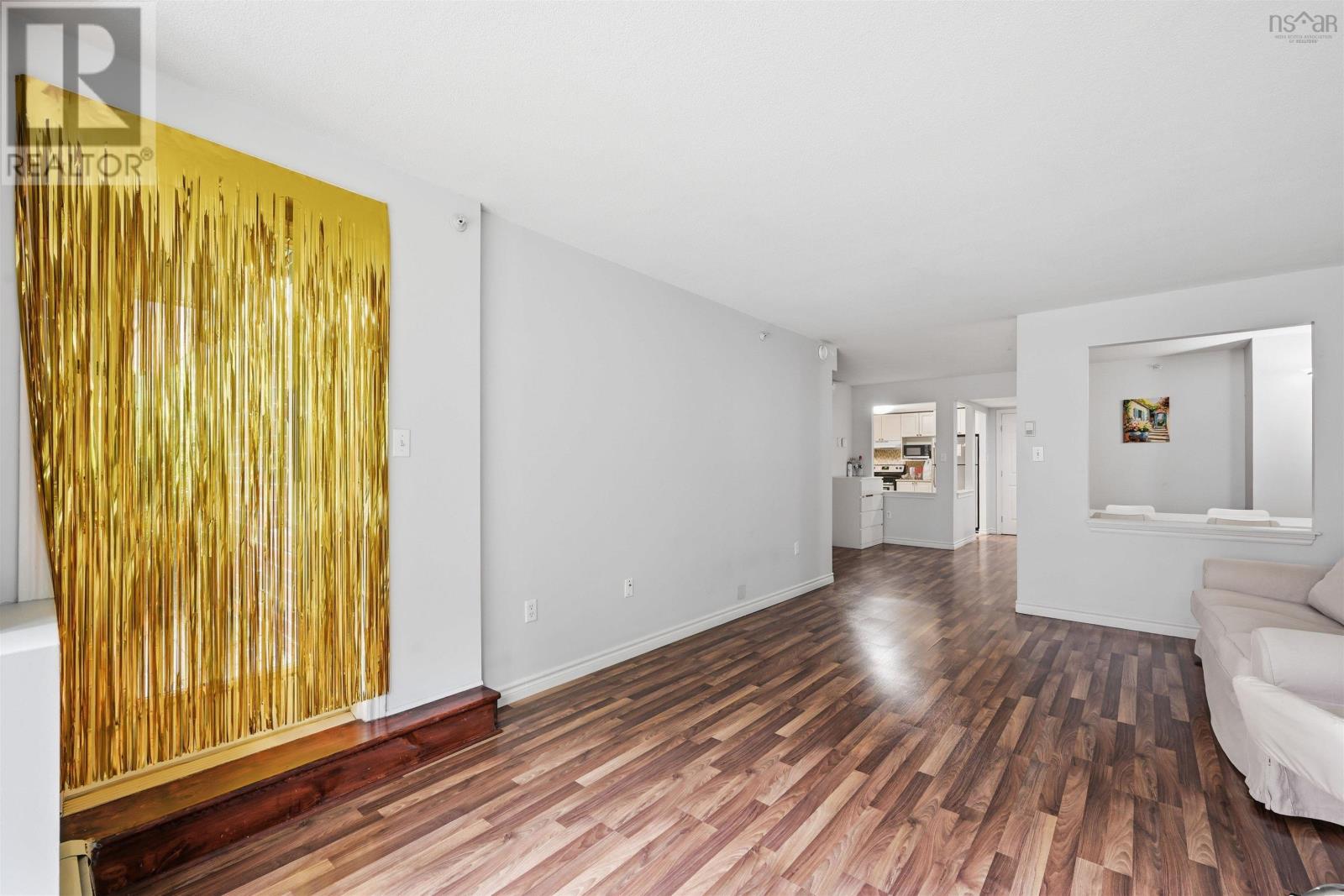 #101 1041 Wellington Street - 18