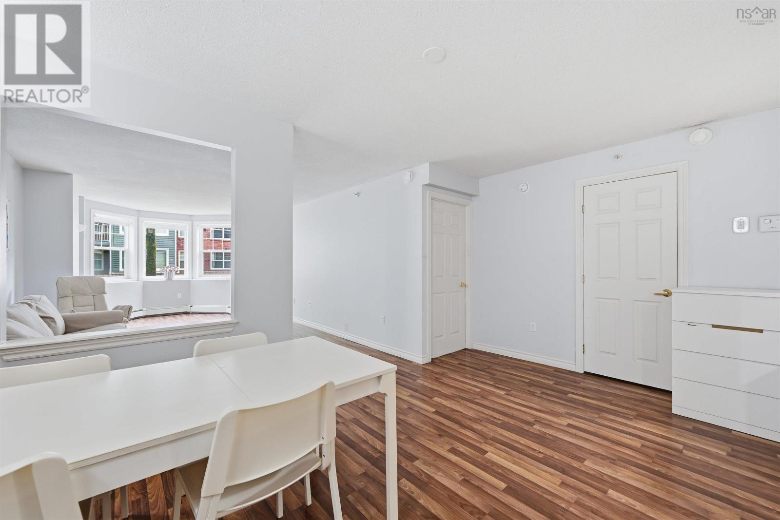 #101 1041 Wellington Street - 19