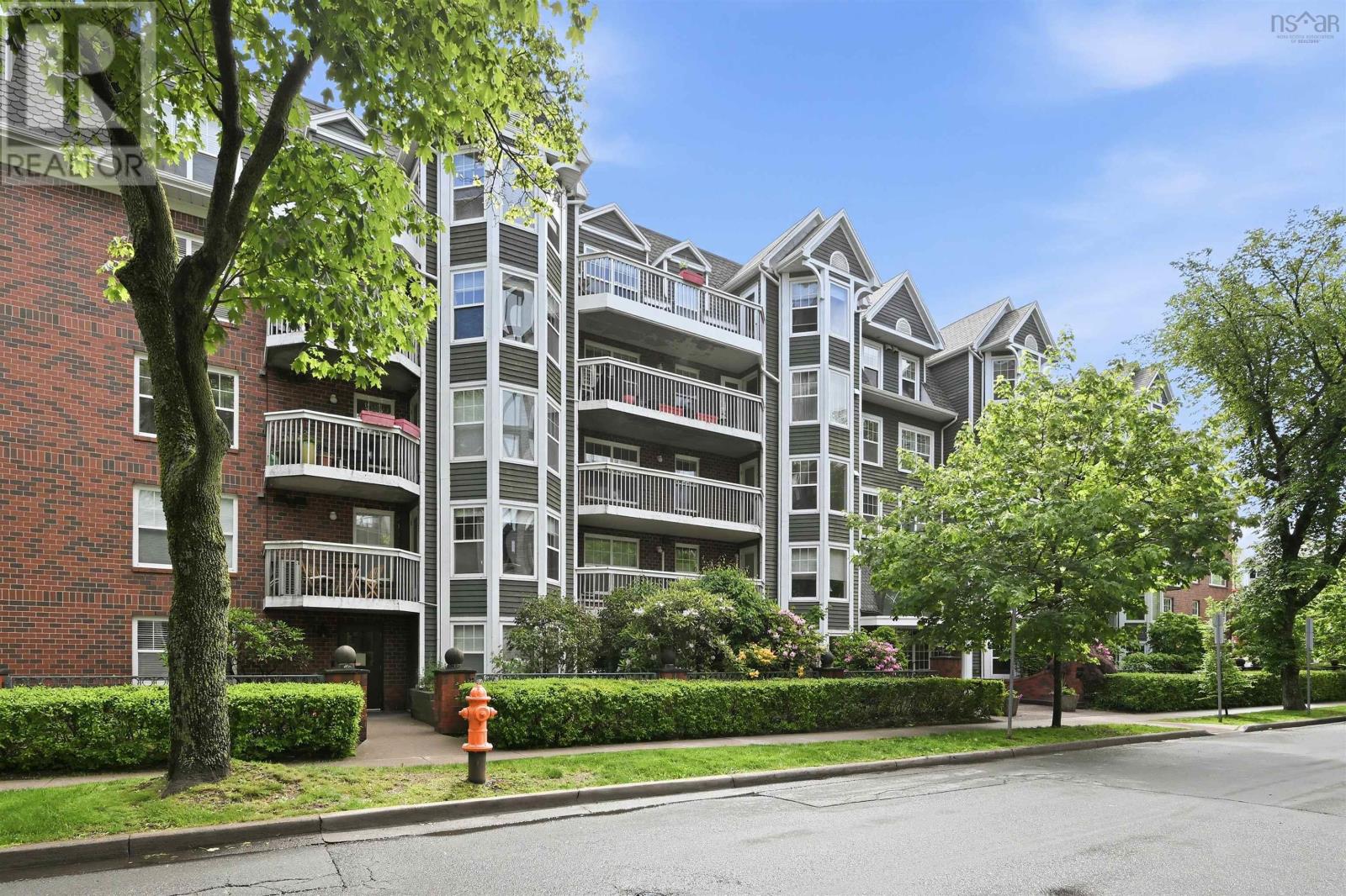 #101 1041 Wellington Street - 2