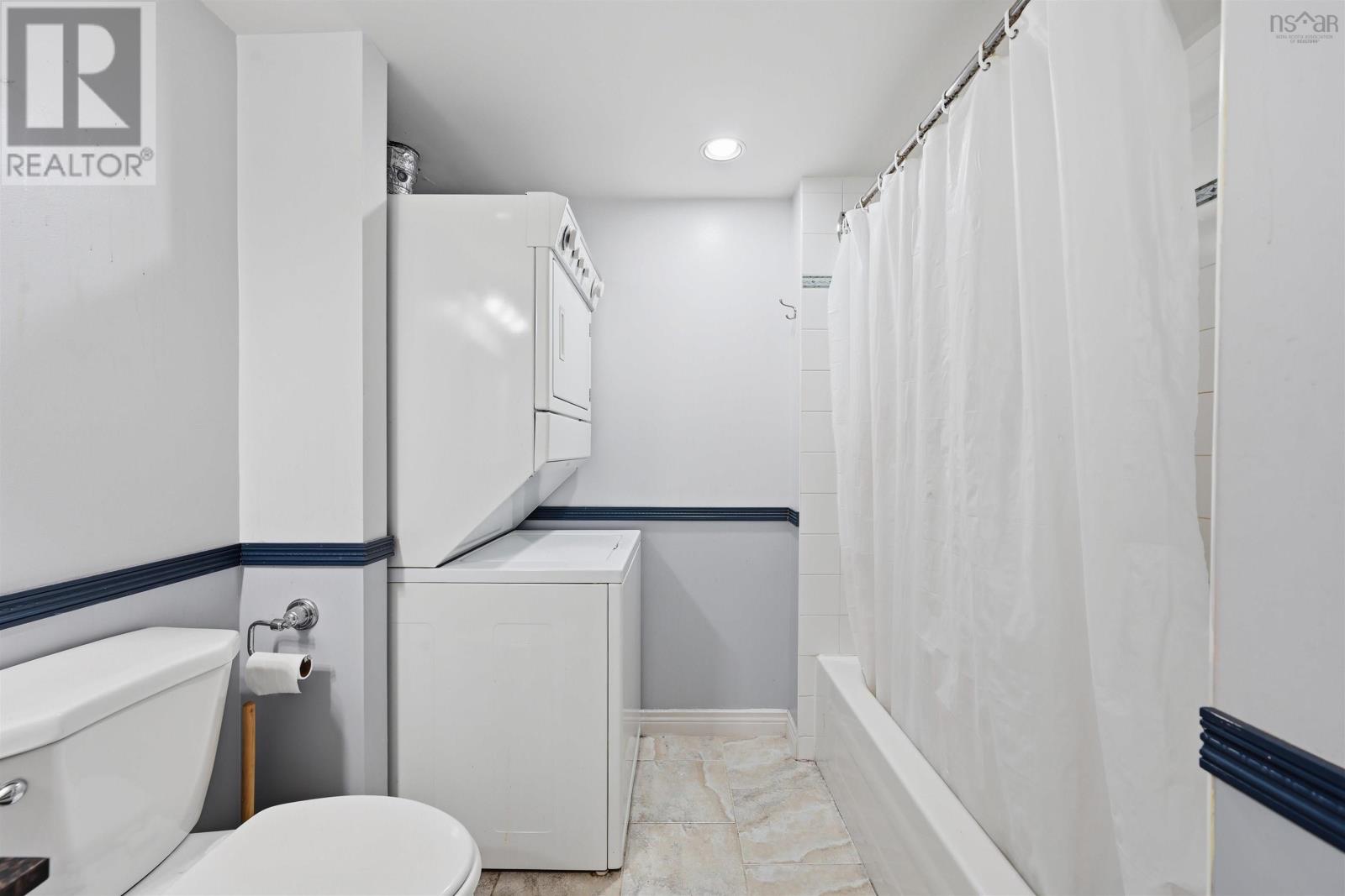 #101 1041 Wellington Street - 24