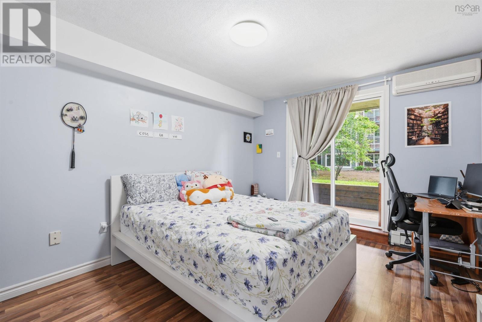 #101 1041 Wellington Street - 26