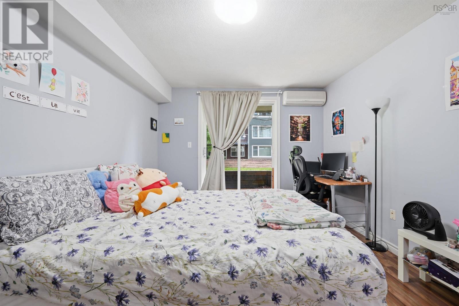 #101 1041 Wellington Street - 27