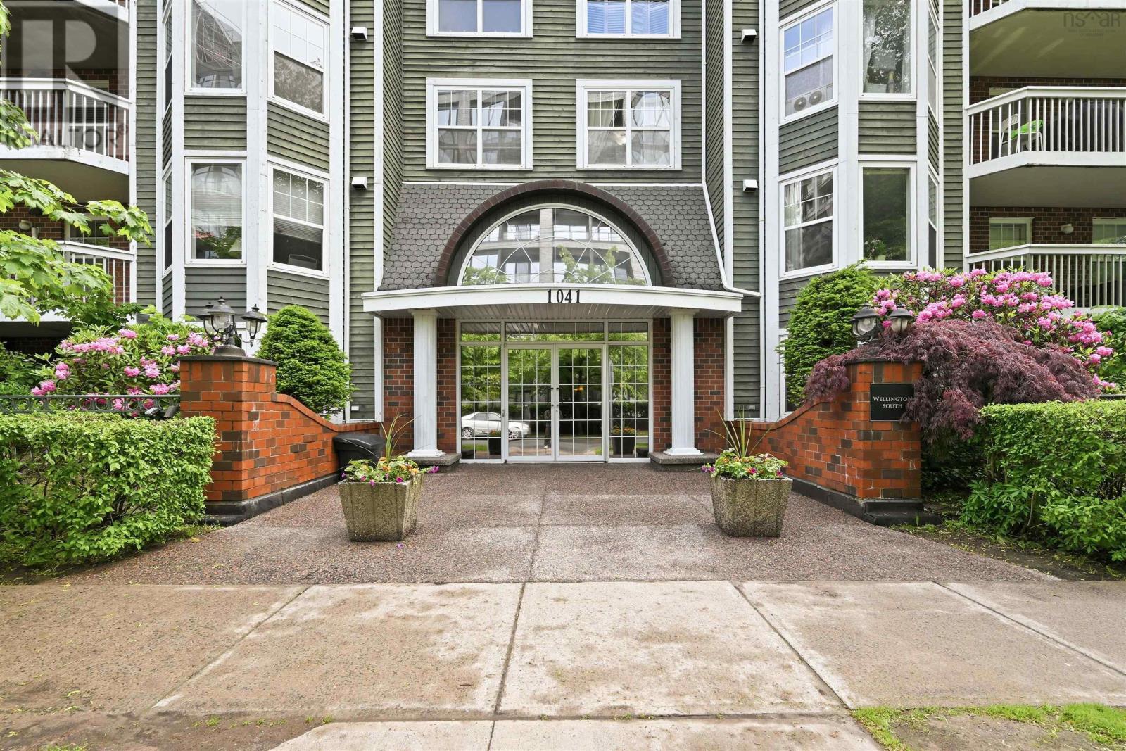 #101 1041 Wellington Street - 3