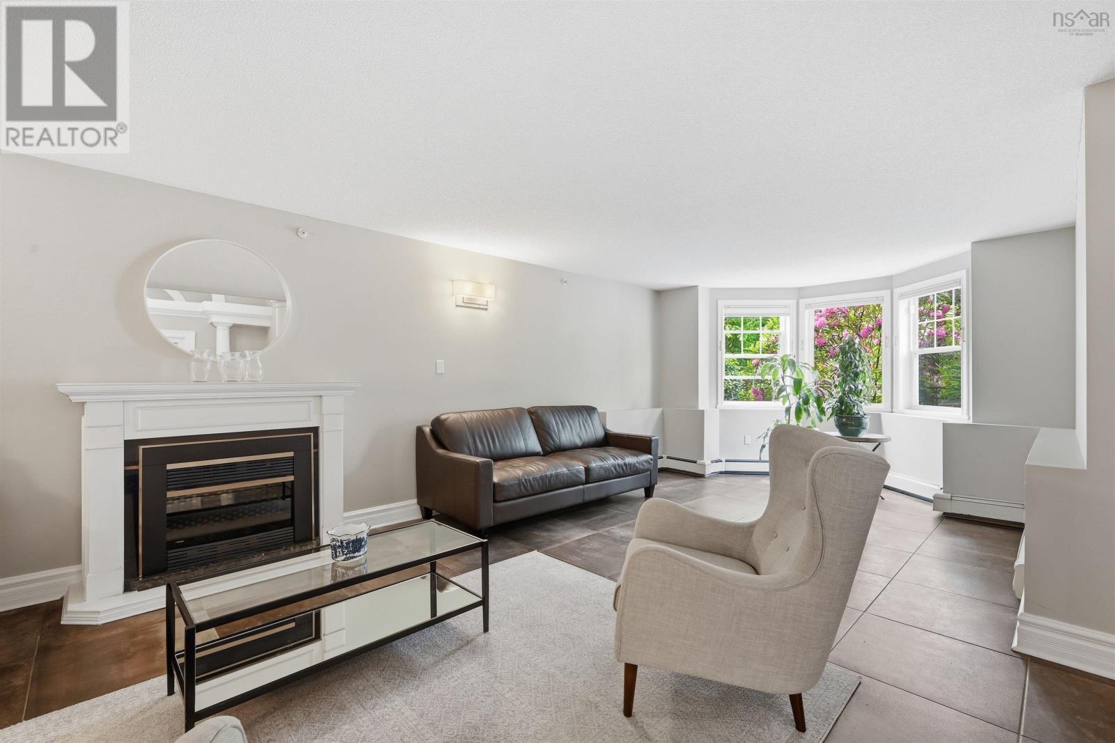 #101 1041 Wellington Street - 32
