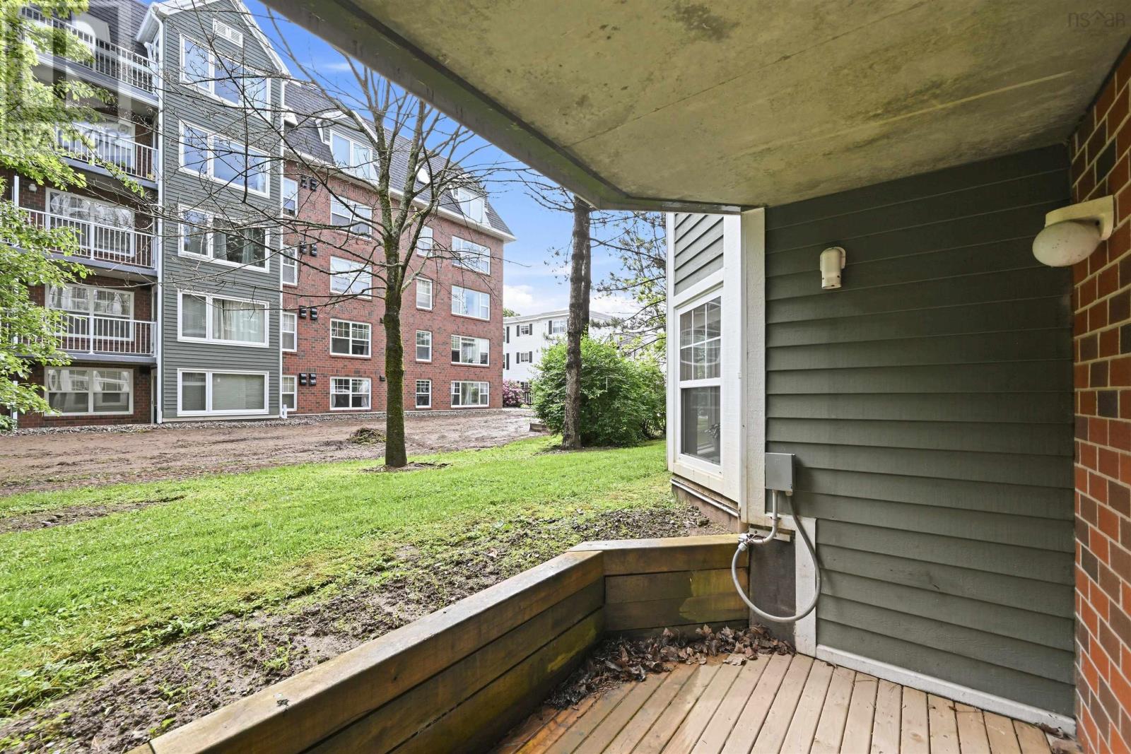 #101 1041 Wellington Street - 33