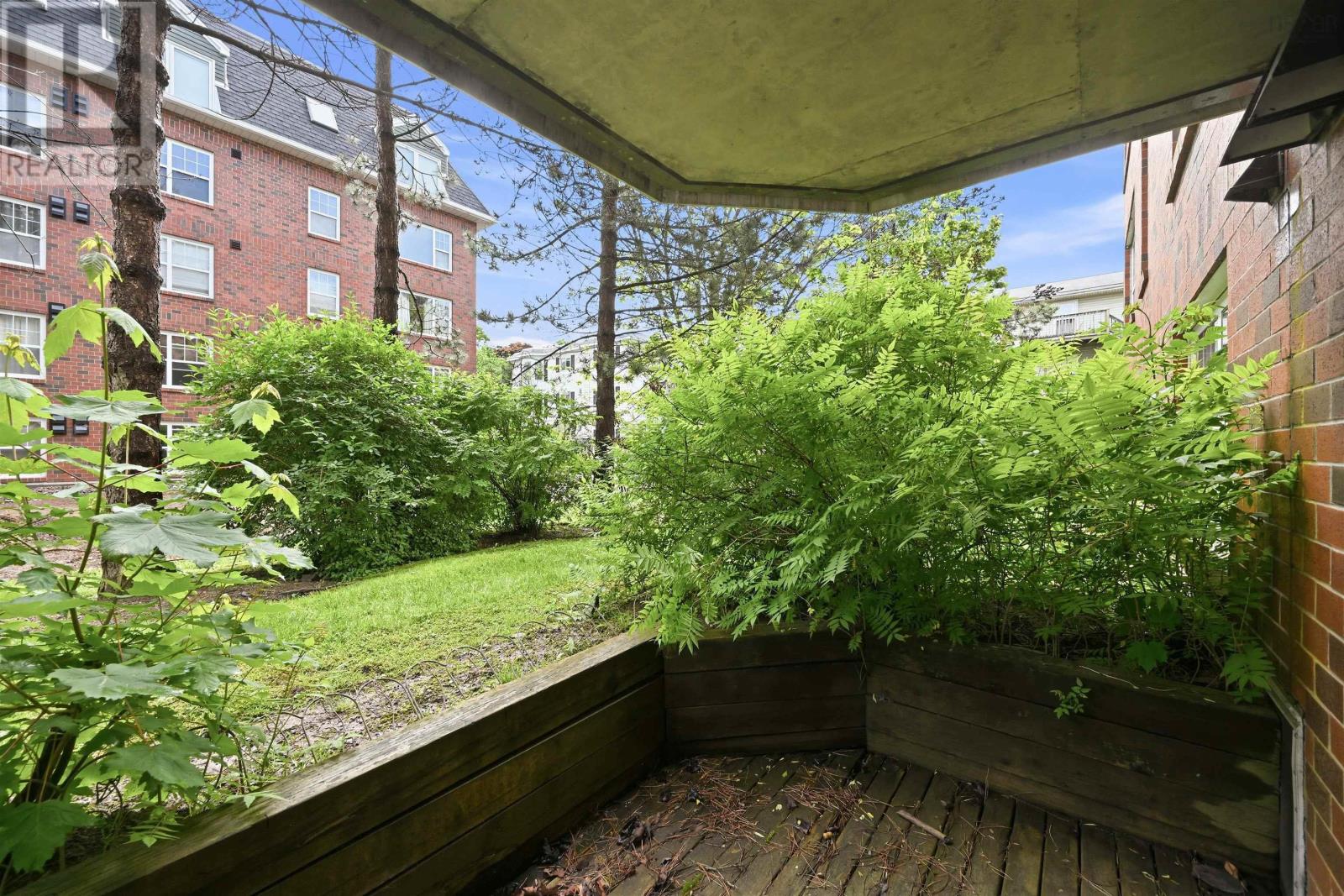 #101 1041 Wellington Street - 35