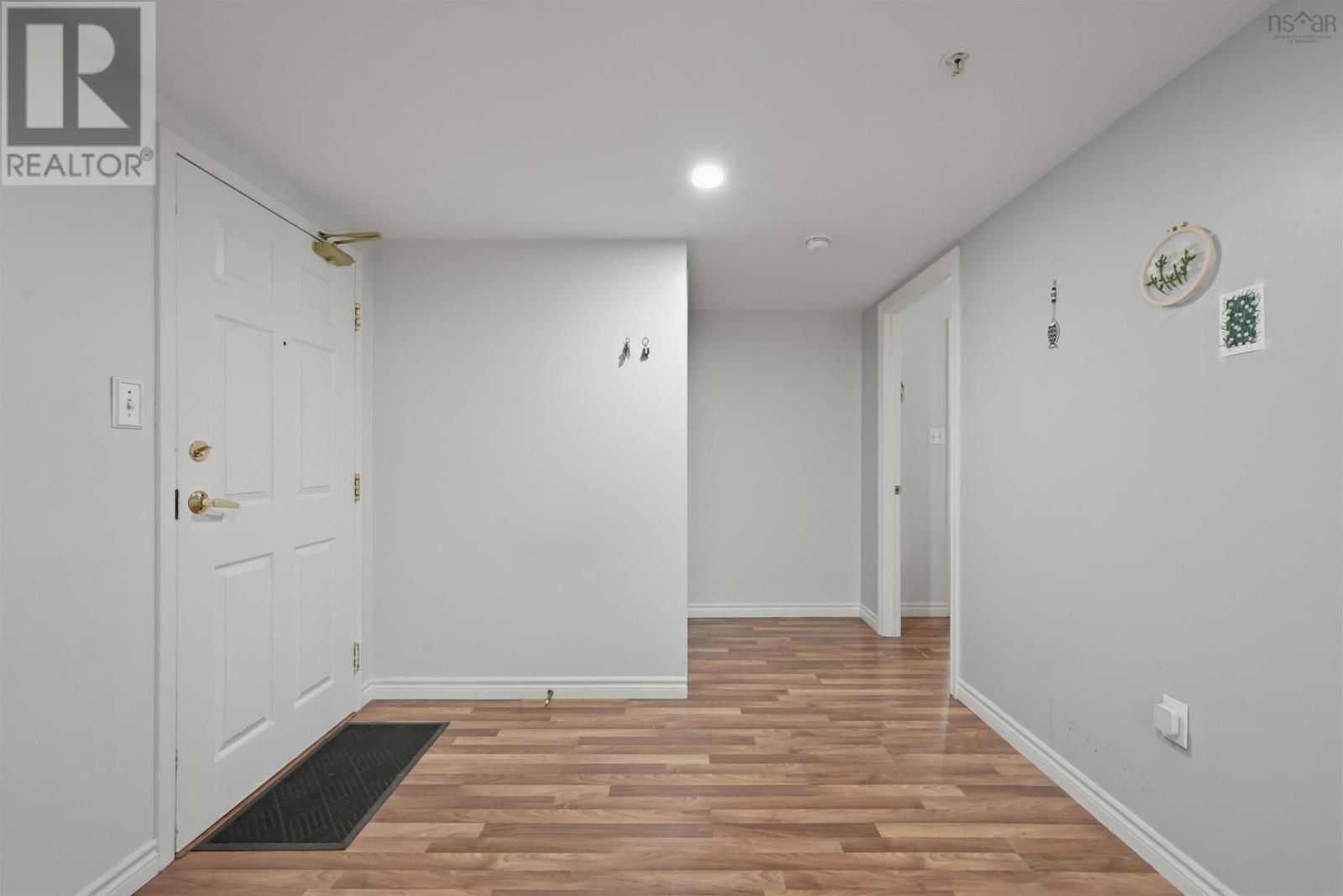 #101 1041 Wellington Street - 5