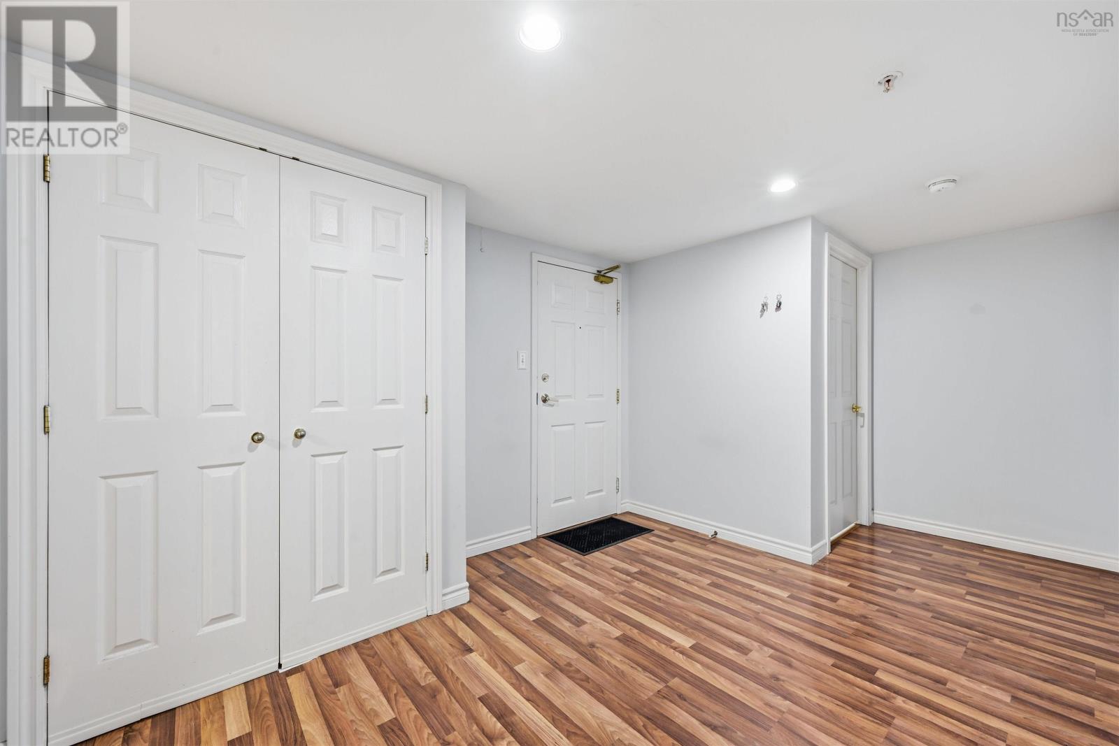 #101 1041 Wellington Street - 6