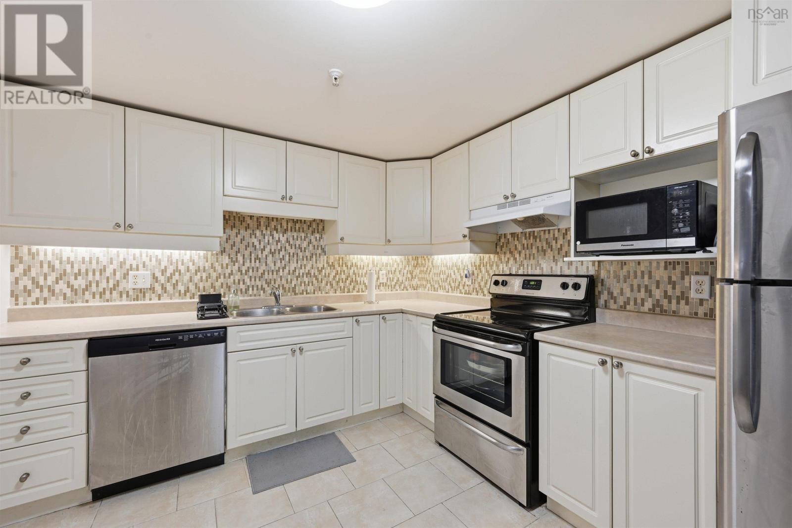 #101 1041 Wellington Street - 7