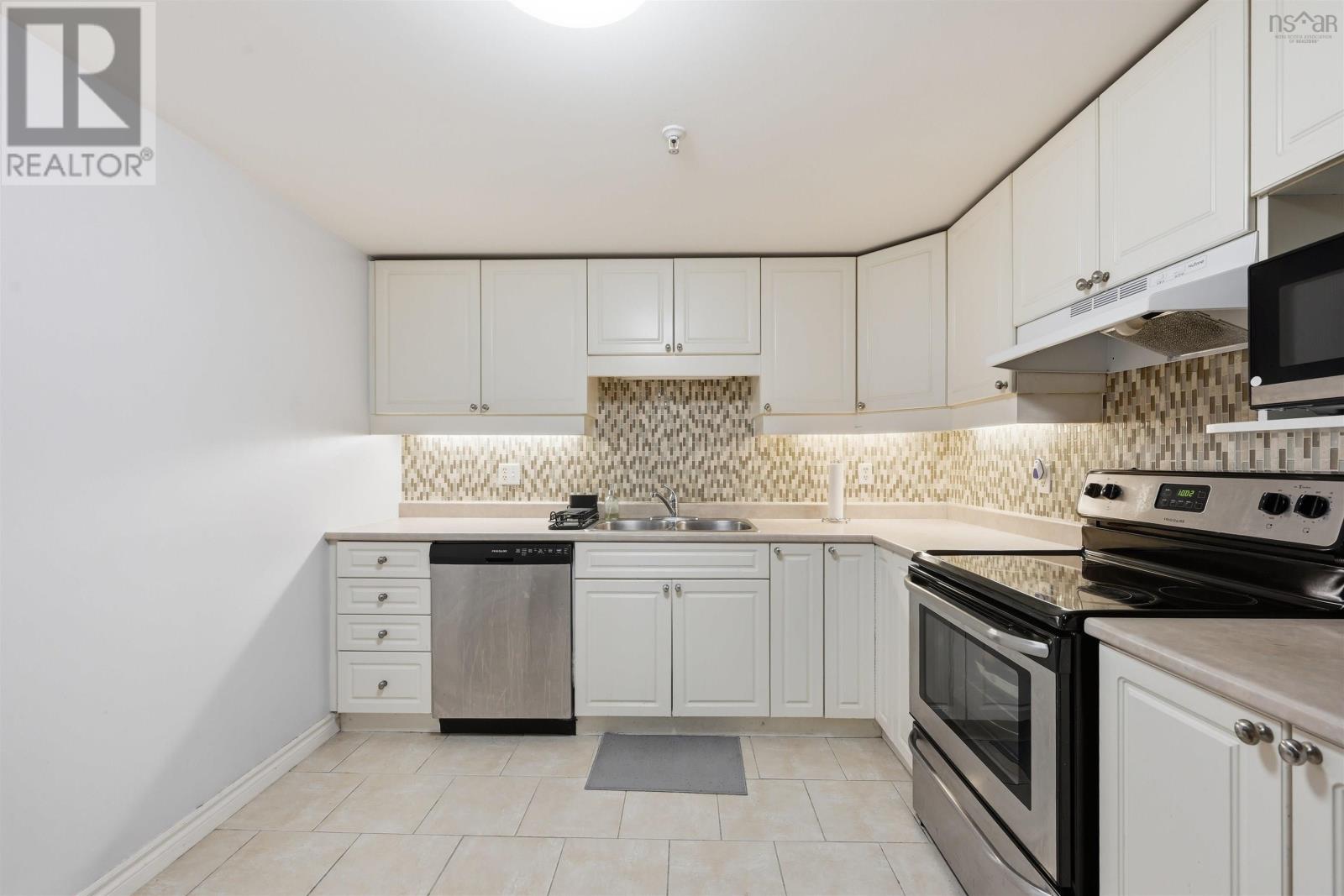 #101 1041 Wellington Street - 8