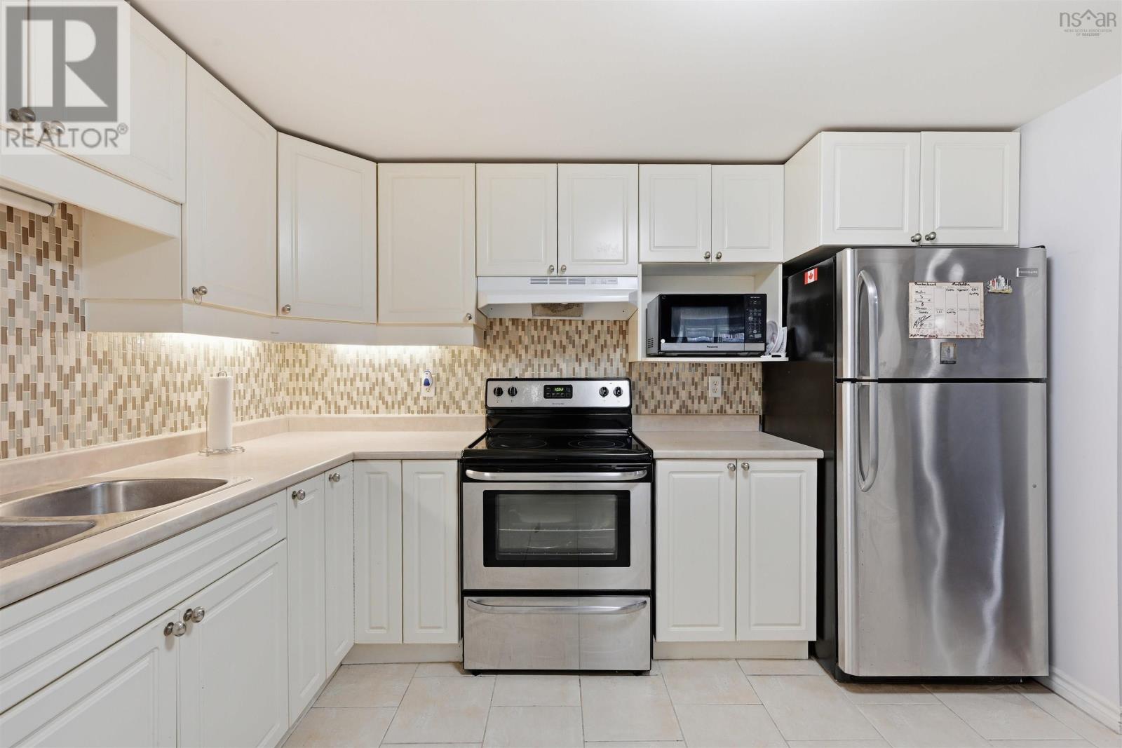#101 1041 Wellington Street - 9