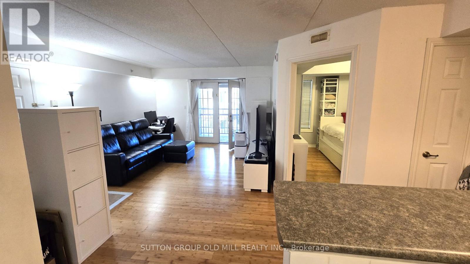 #208 1470 BISHOPS GATE - 12