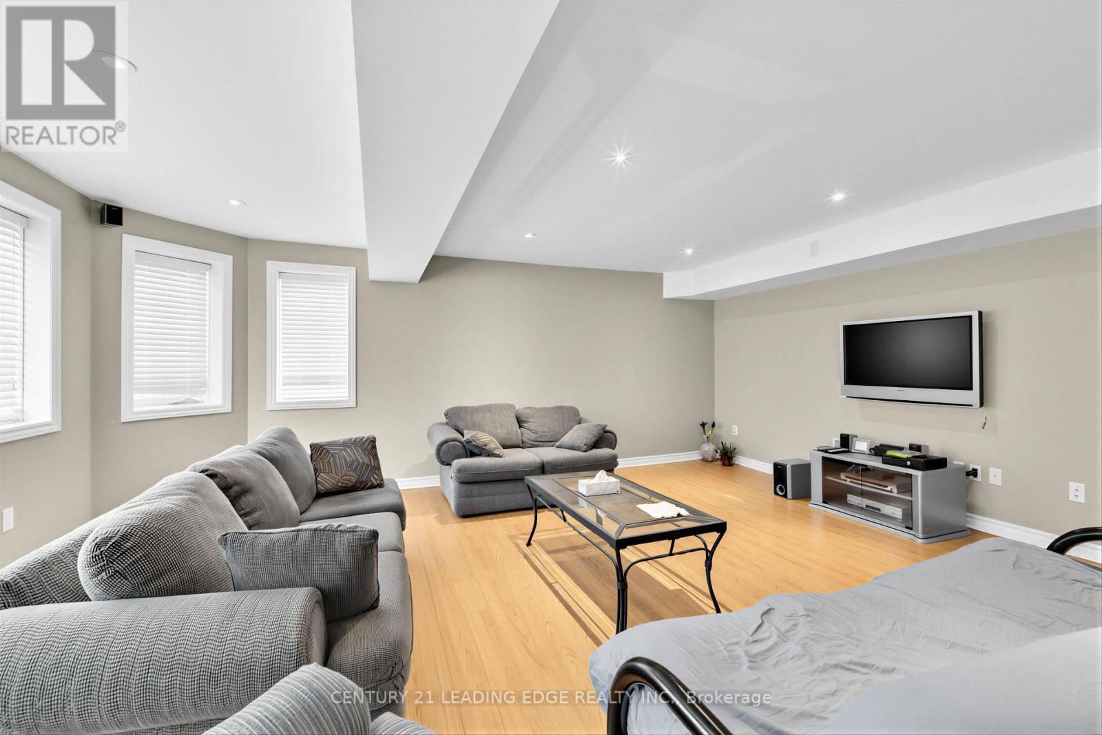 15 UPPER RIDGE COURT - 32