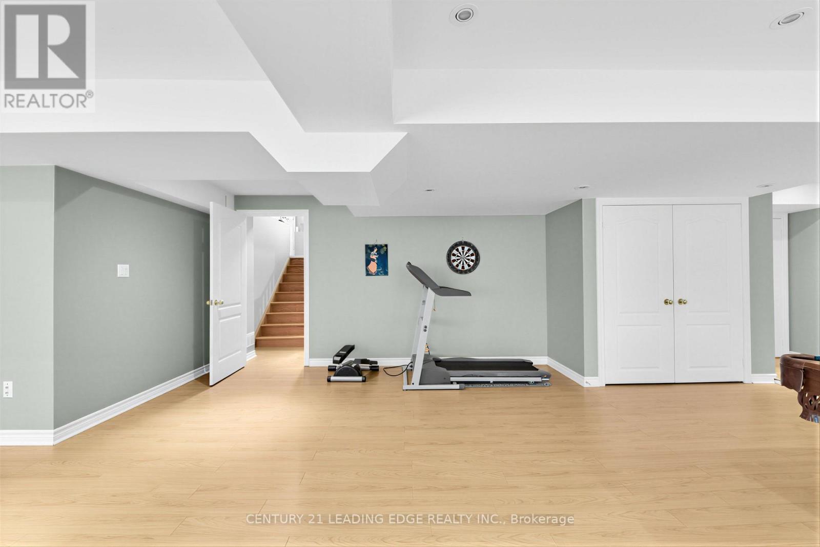 15 UPPER RIDGE COURT - 33