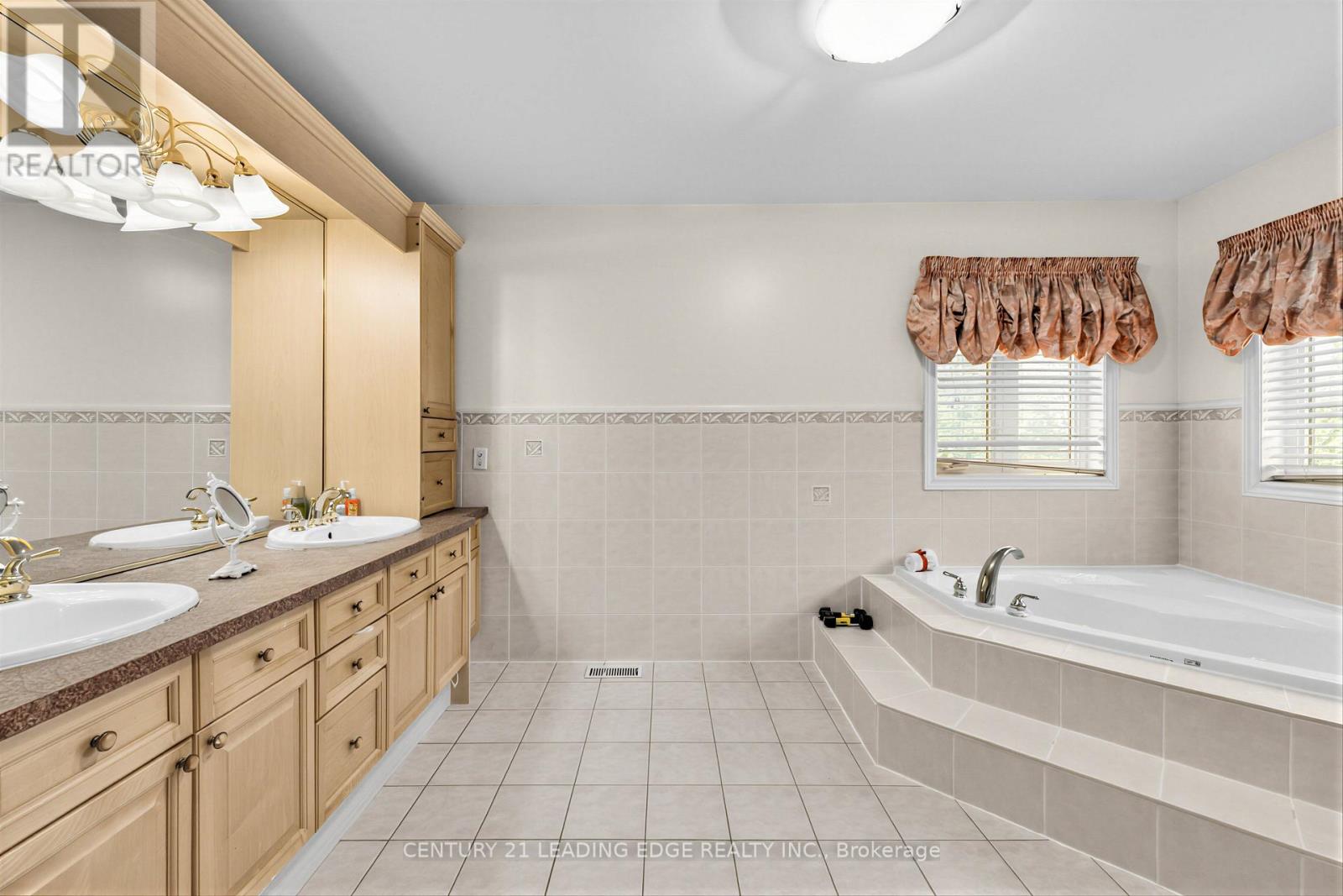 15 UPPER RIDGE COURT - 22