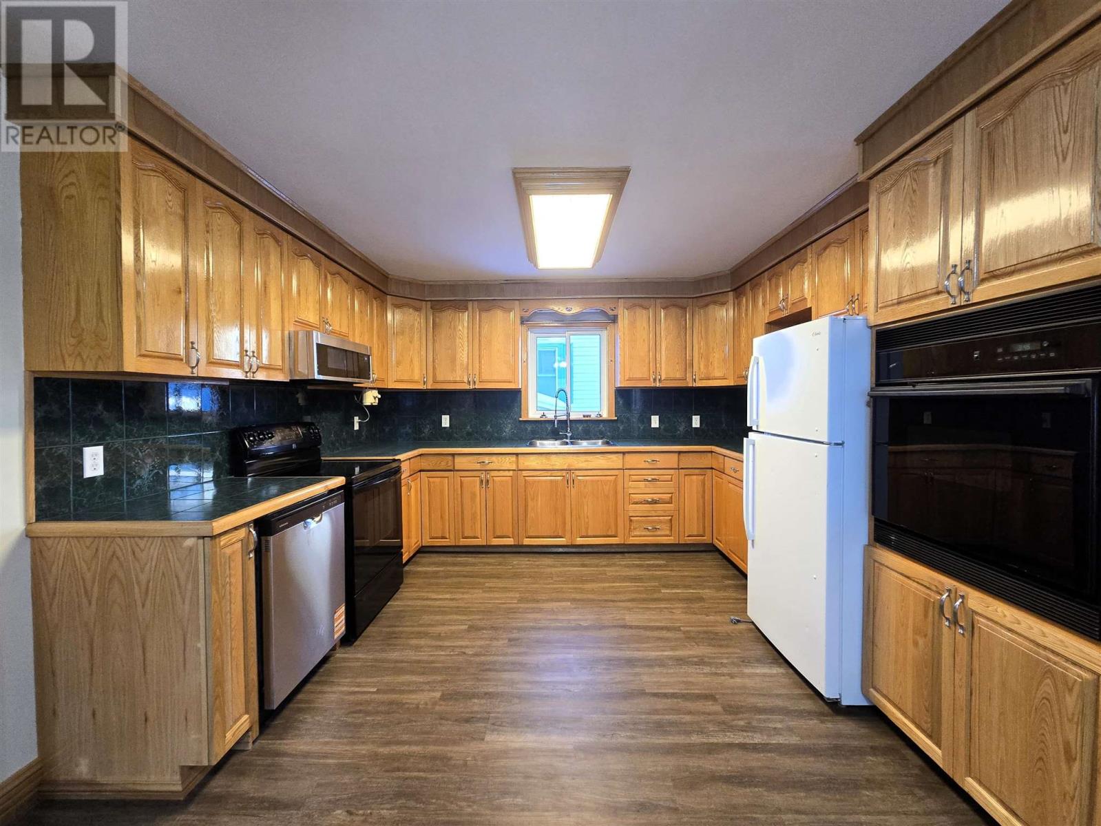 138 Lakeside AVE - 8
