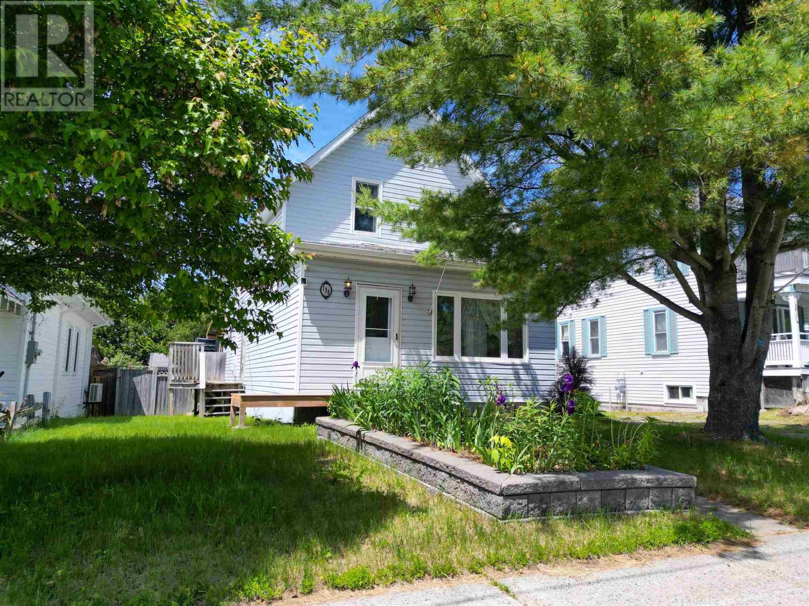 138 Lakeside AVE - 32