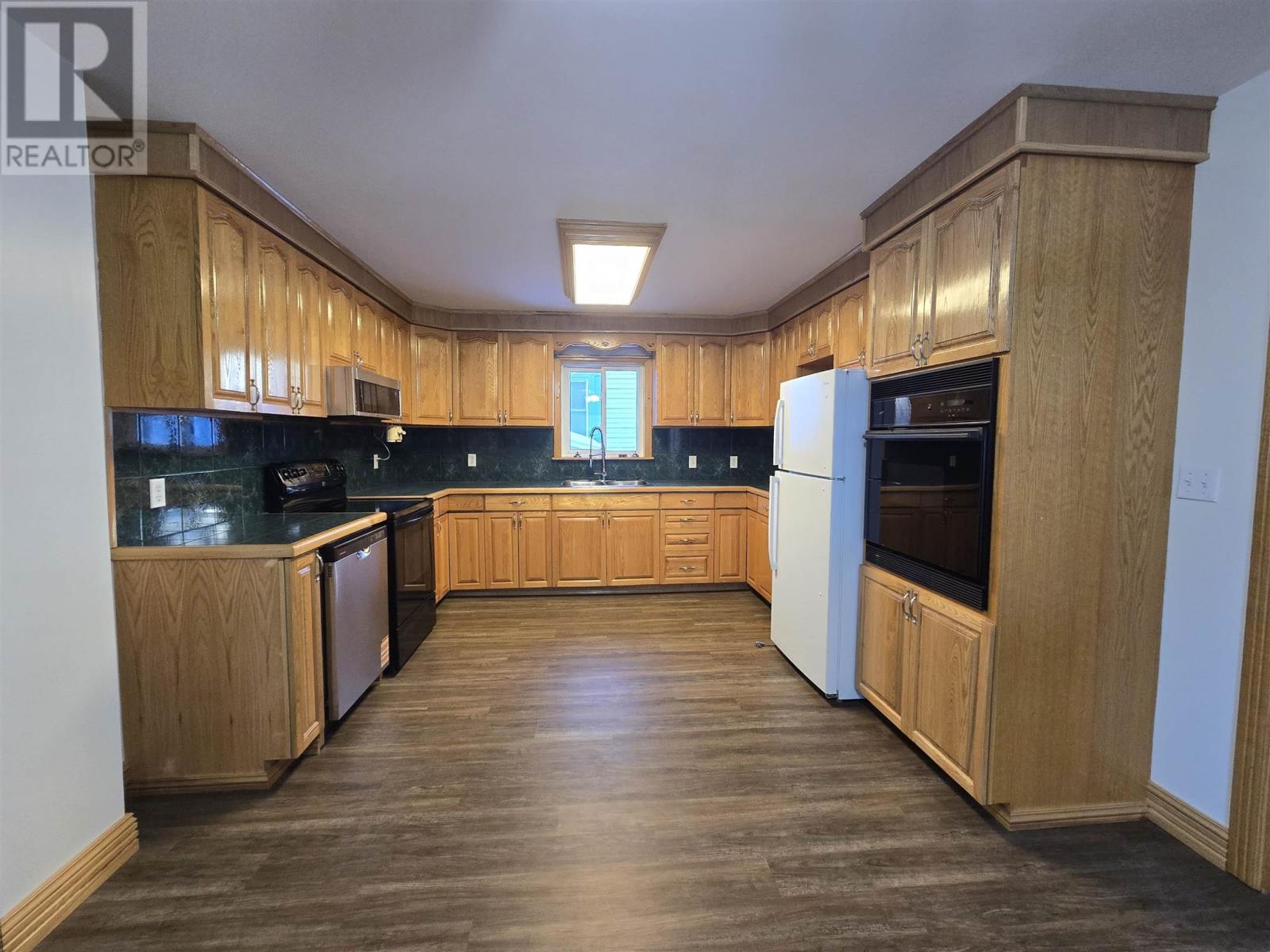 138 Lakeside AVE - 9