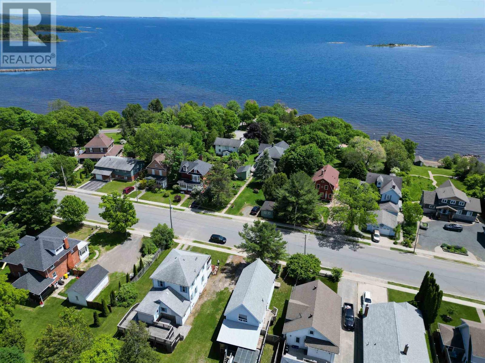 138 Lakeside AVE - 3