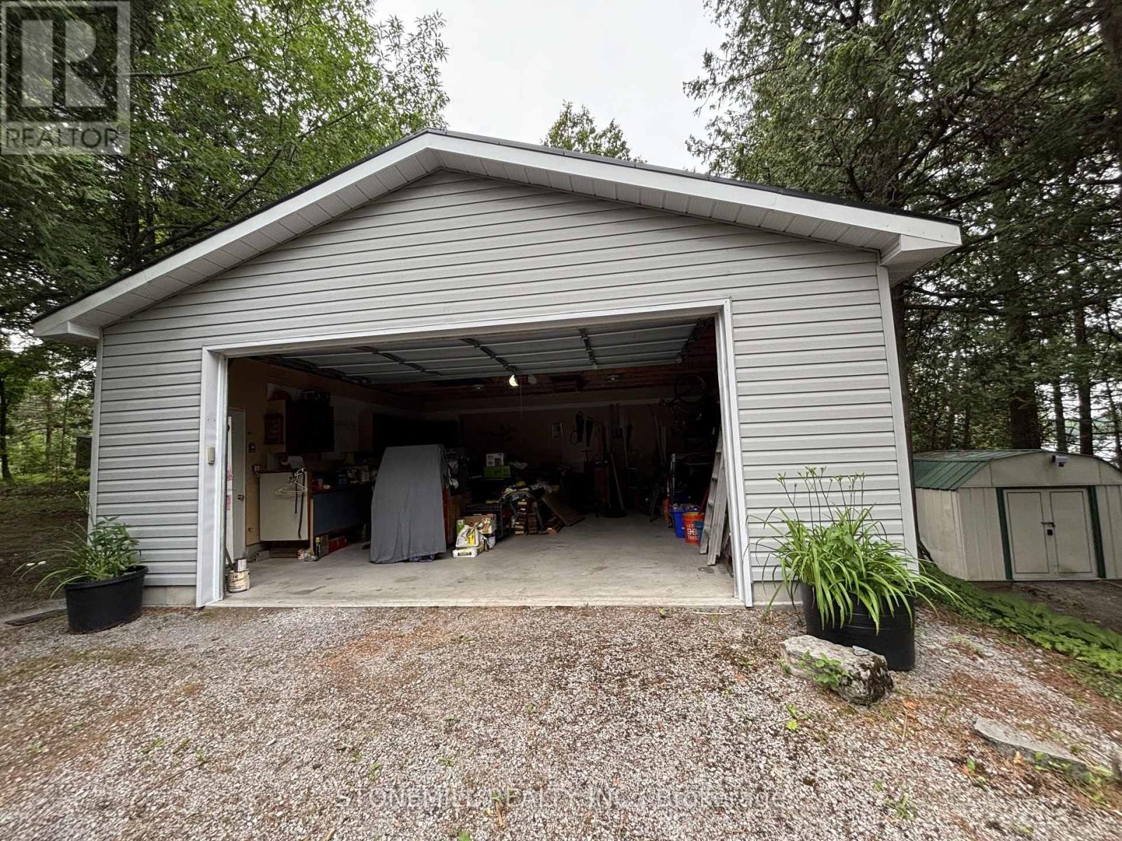 56 GRIFFIN DRIVE - 32