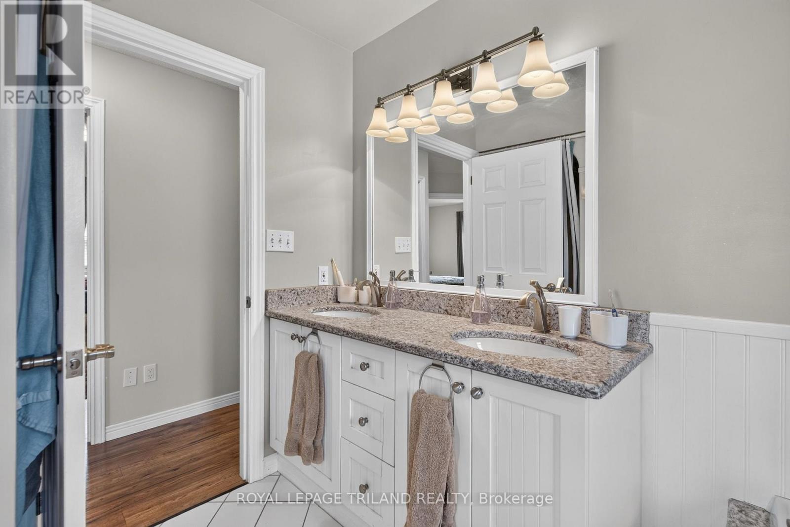 56 PARKVIEW CRESCENT - 11