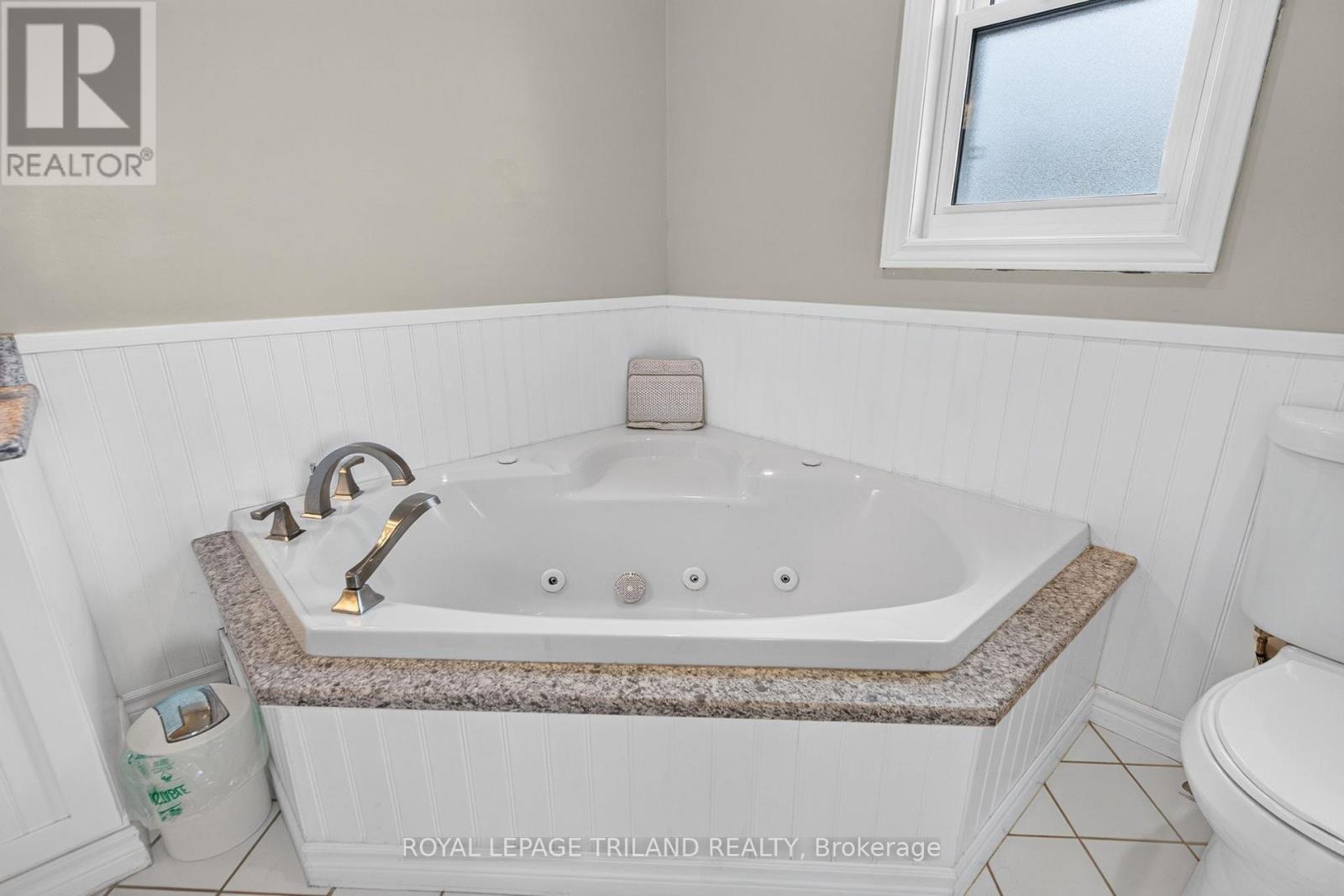 56 PARKVIEW CRESCENT - 12