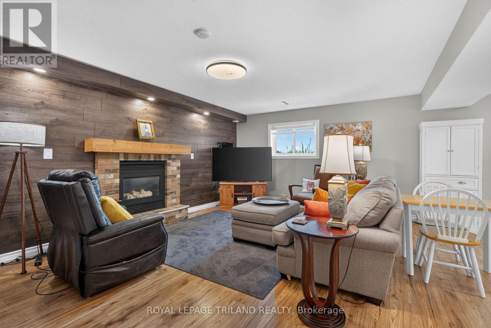 56 PARKVIEW CRESCENT - 21