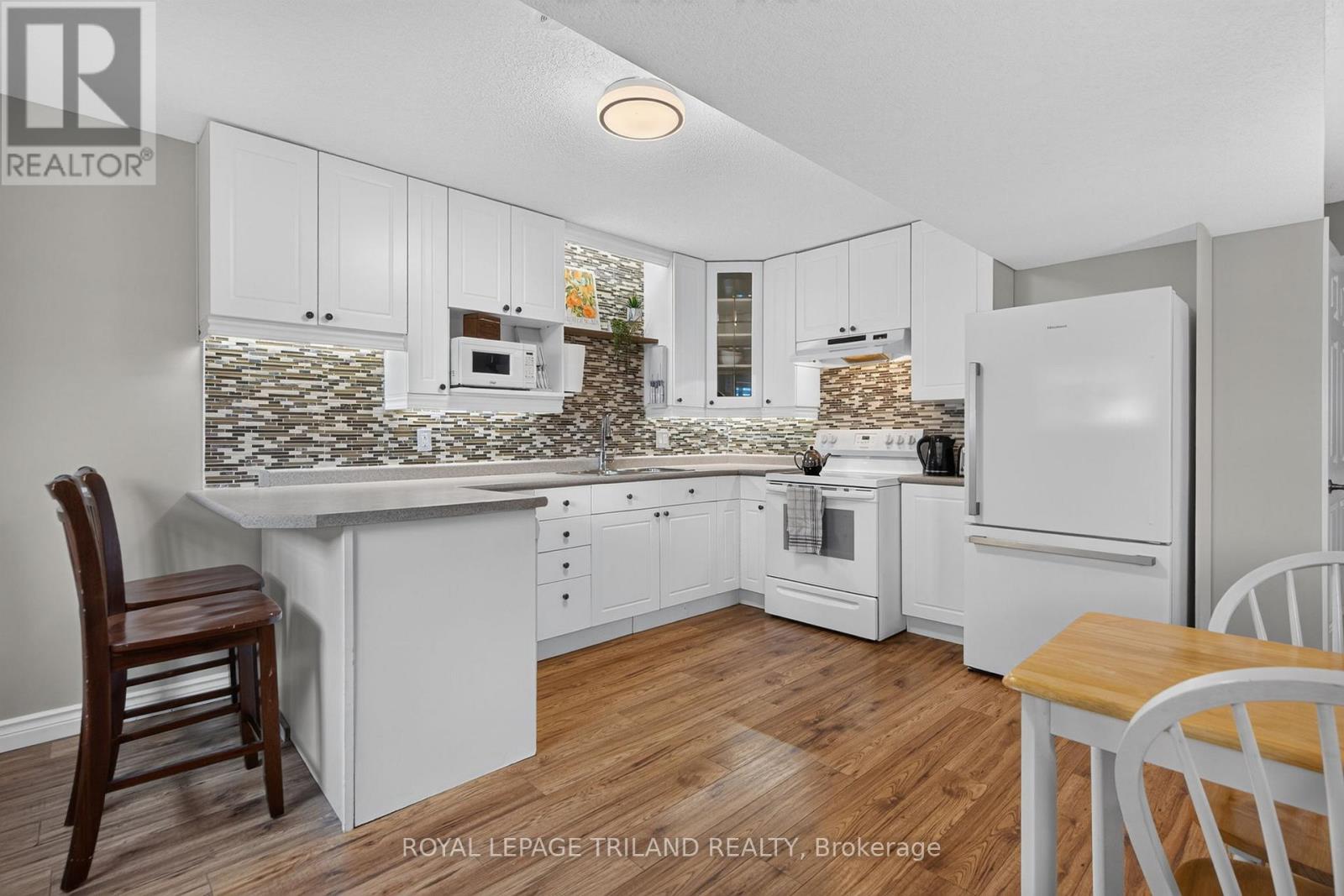 56 PARKVIEW CRESCENT - 24
