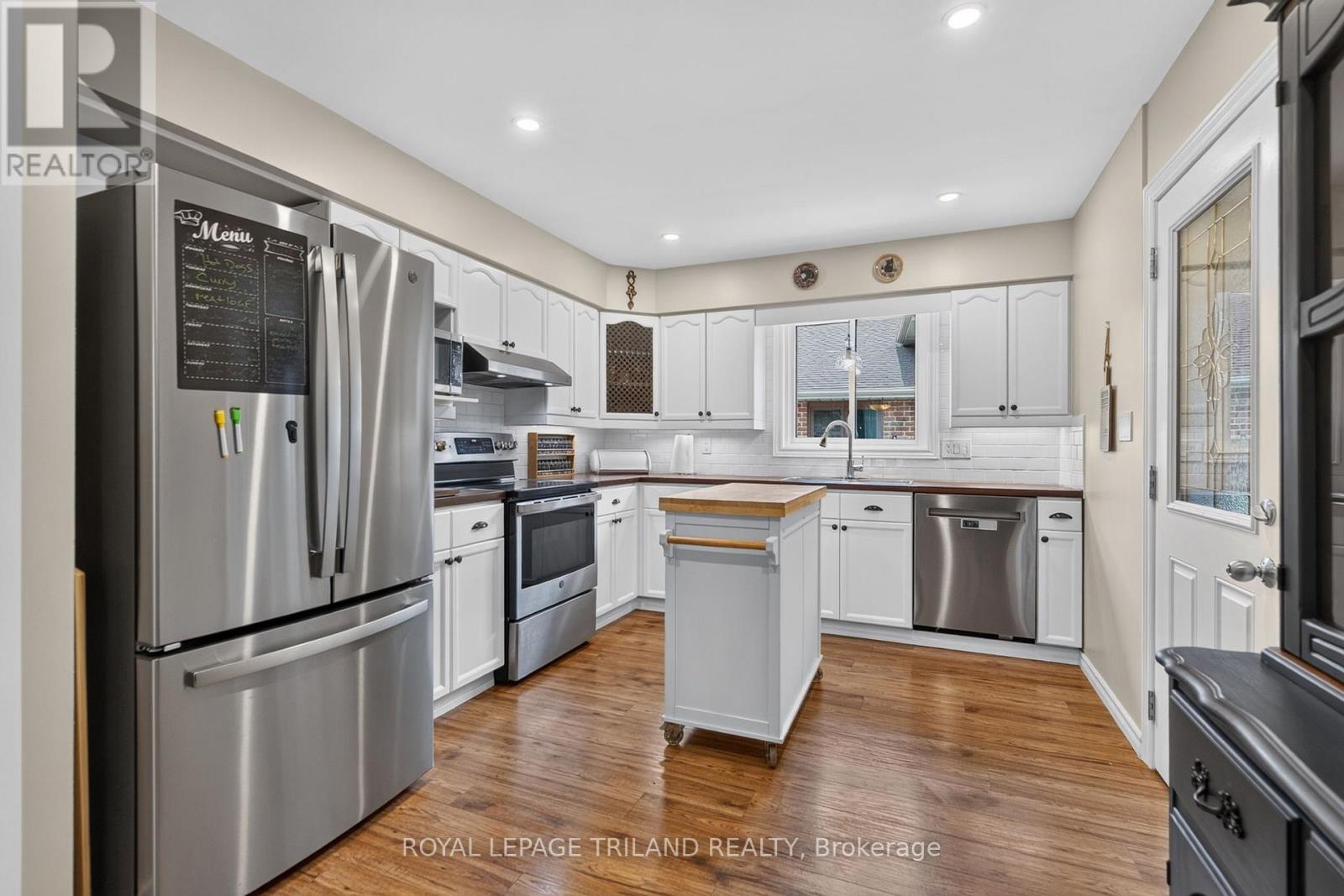 56 PARKVIEW CRESCENT - 8