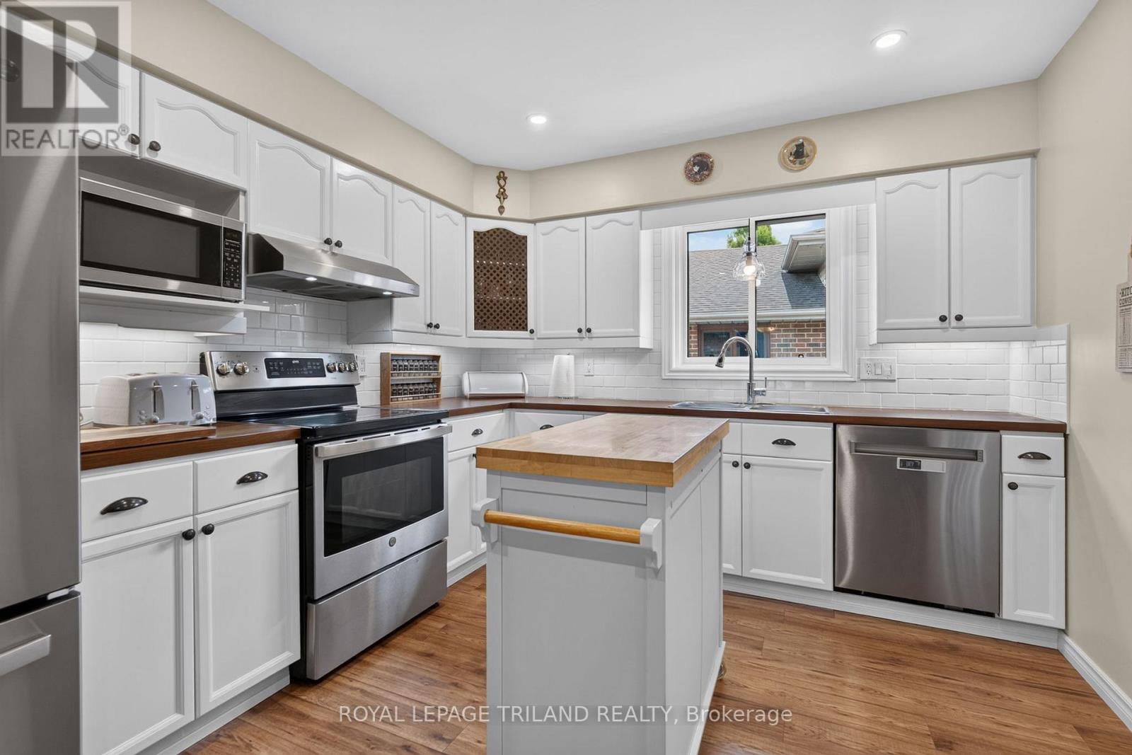 56 PARKVIEW CRESCENT - 9