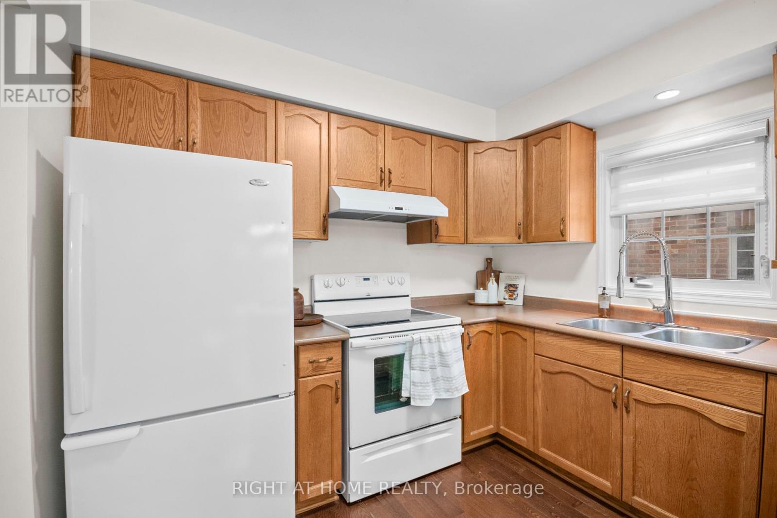 #87 320 AMBLESIDE DRIVE - 10
