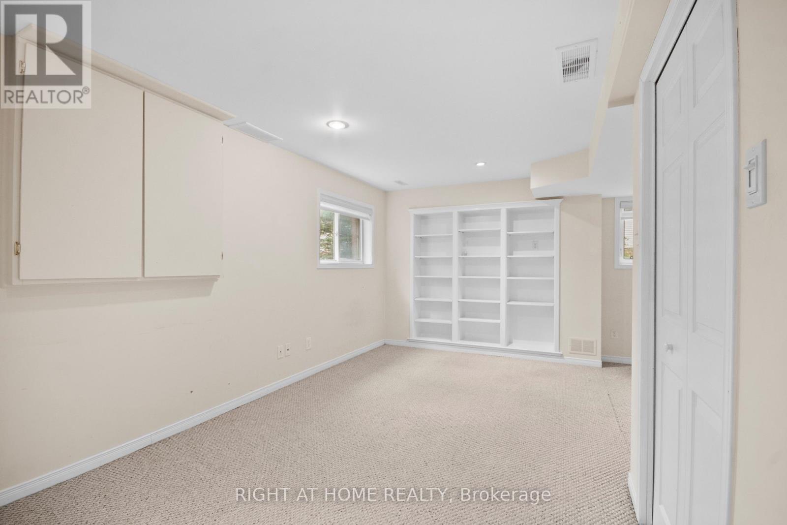 #87 320 AMBLESIDE DRIVE - 24