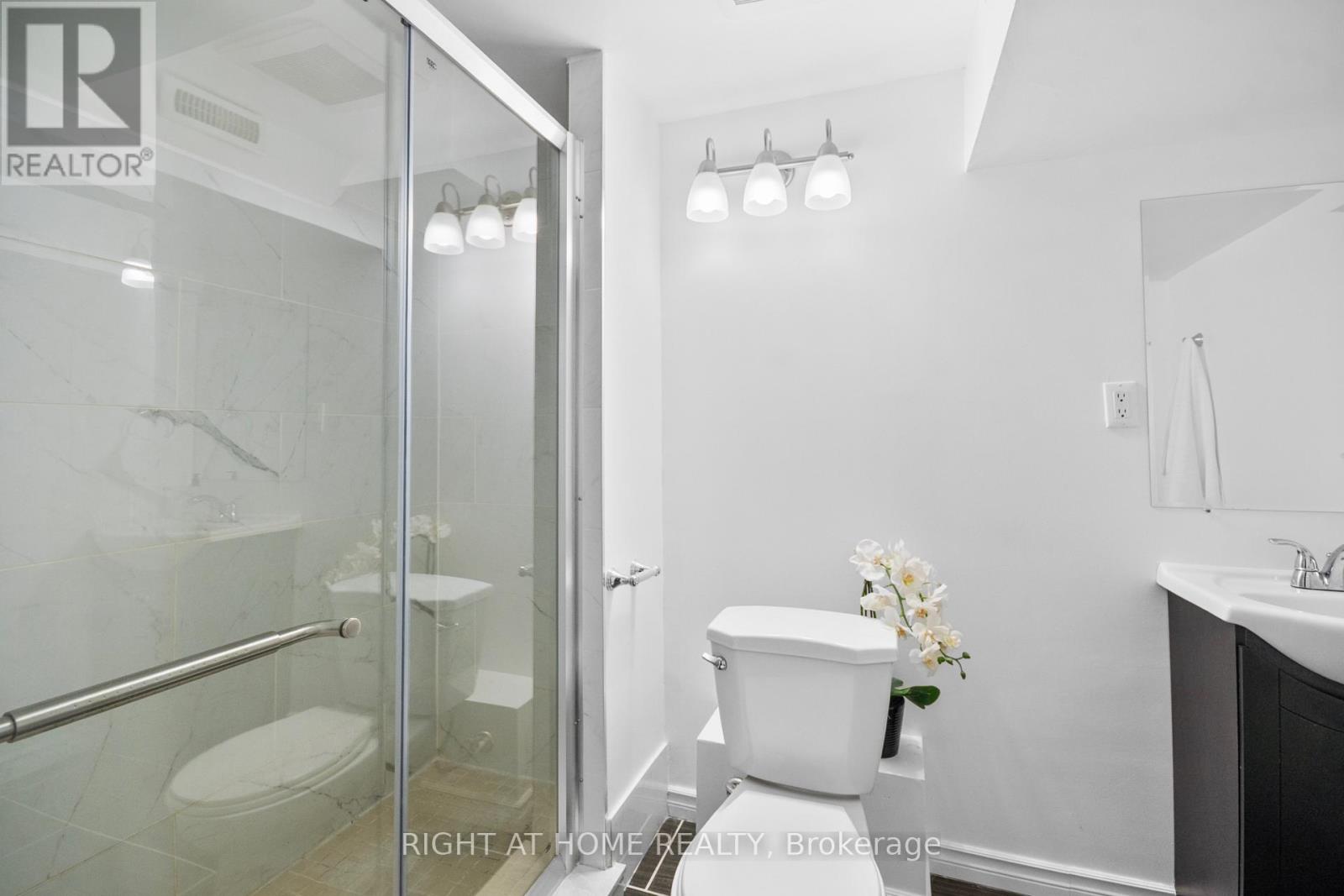 #87 320 AMBLESIDE DRIVE - 27