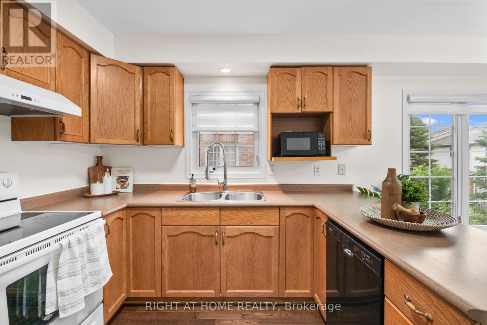 #87 320 AMBLESIDE DRIVE - 9
