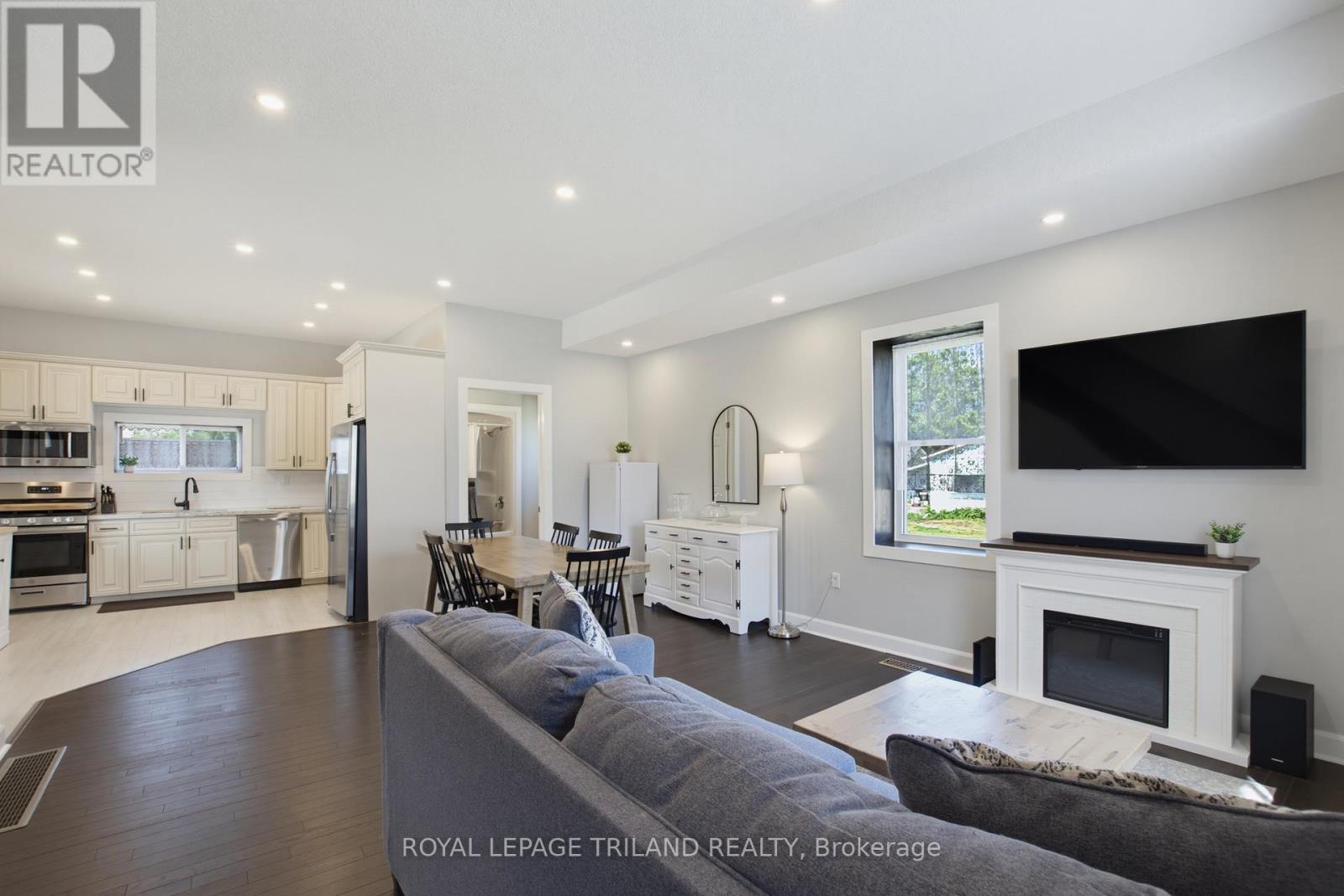 260 GRAHAM STREET - 11