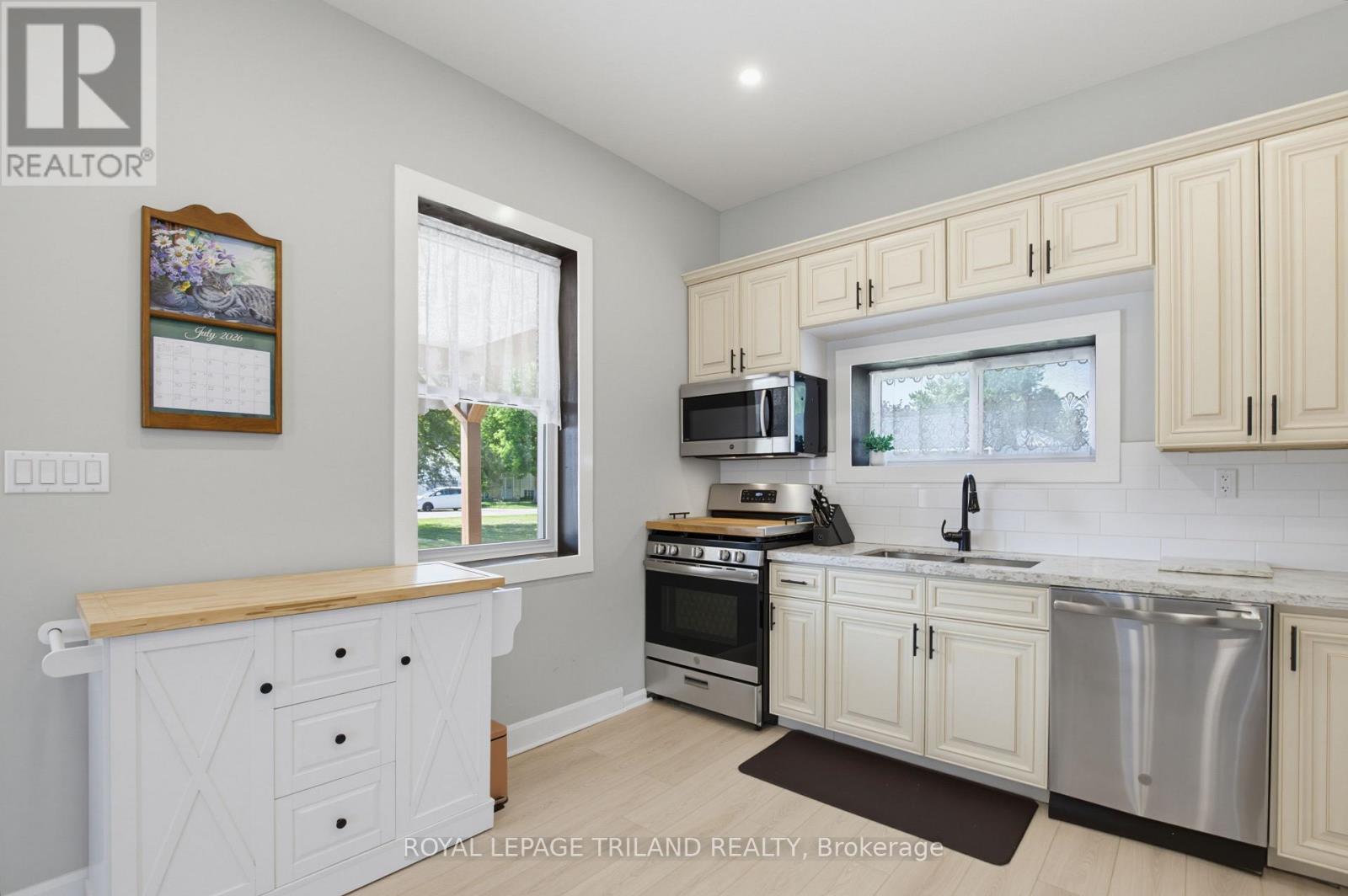 260 GRAHAM STREET - 16