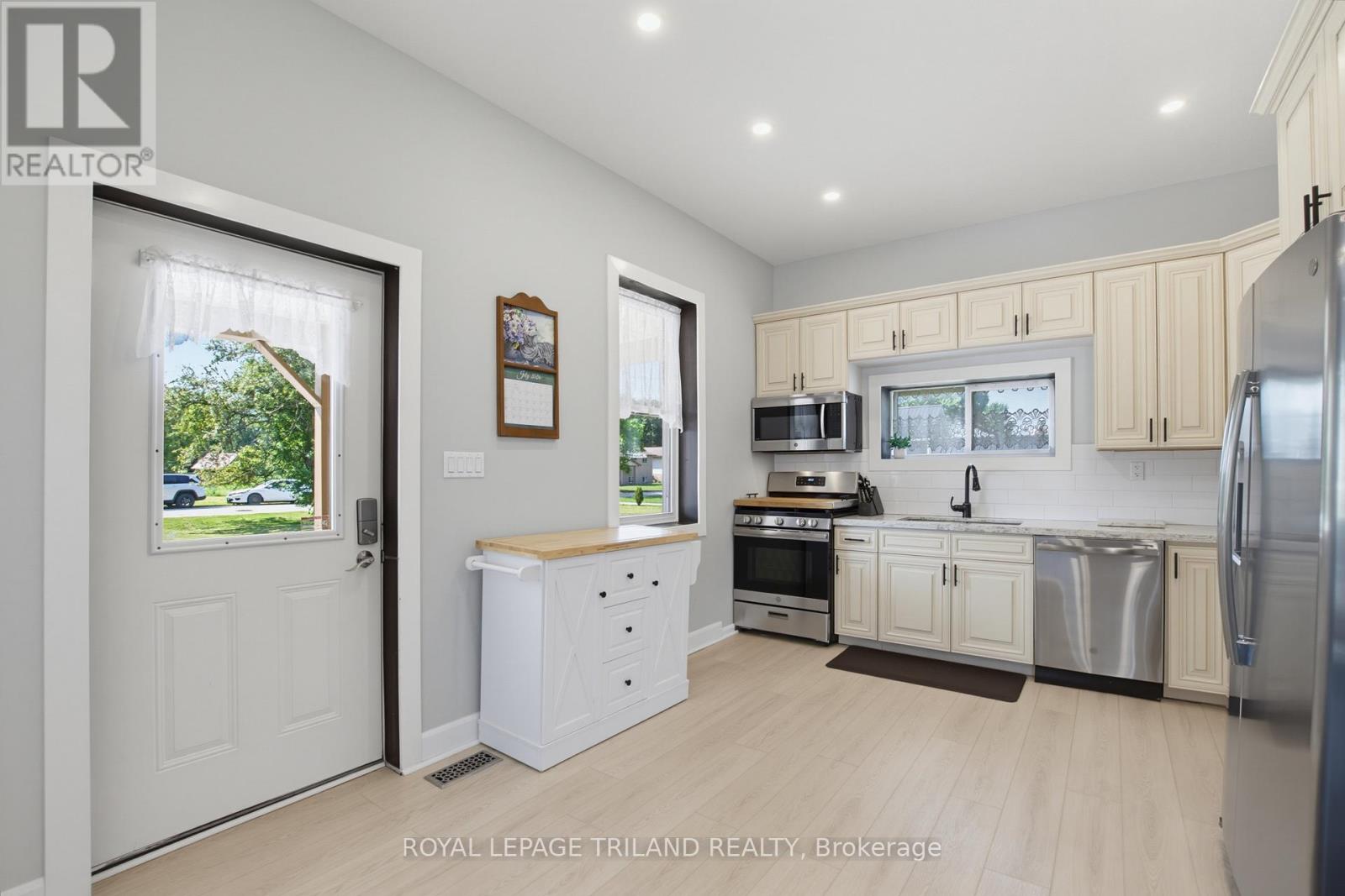 260 GRAHAM STREET - 17