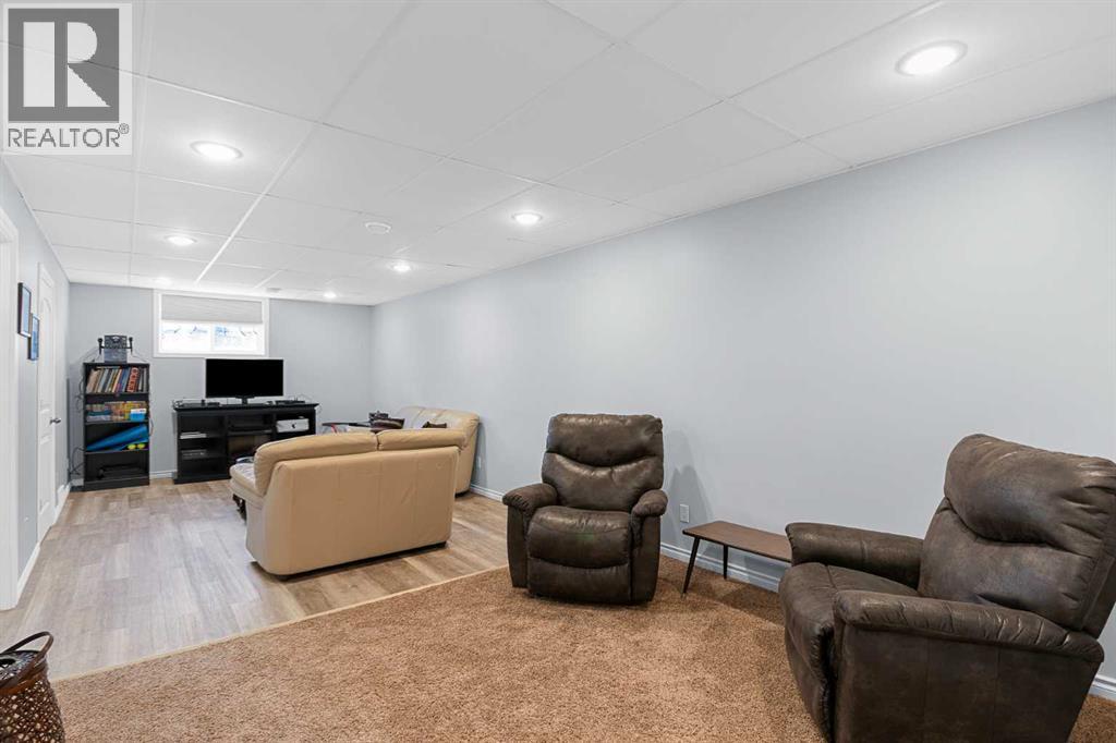 32 Ministikwan Road - 31